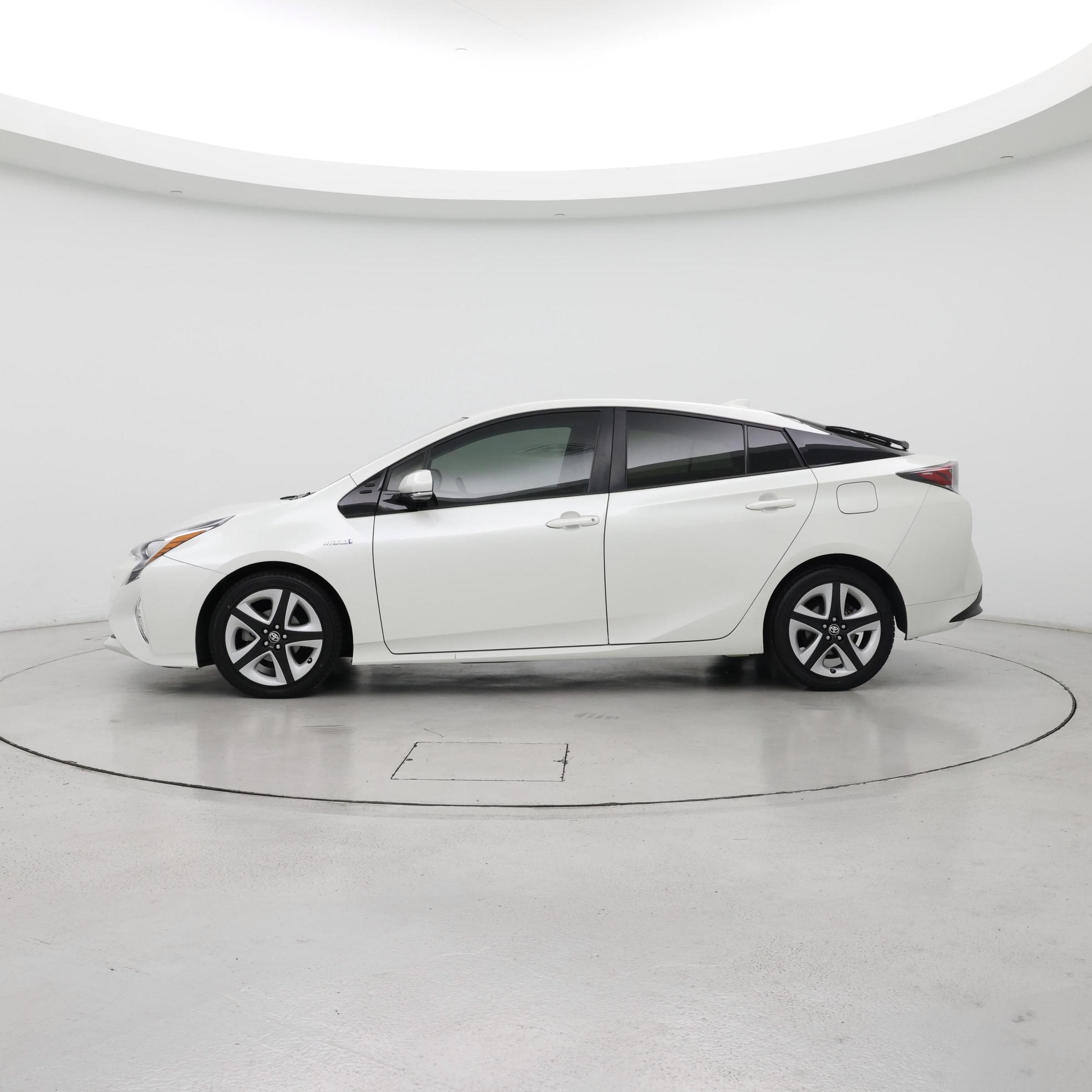 Thumbnail: 2016 Toyota Prius - 3