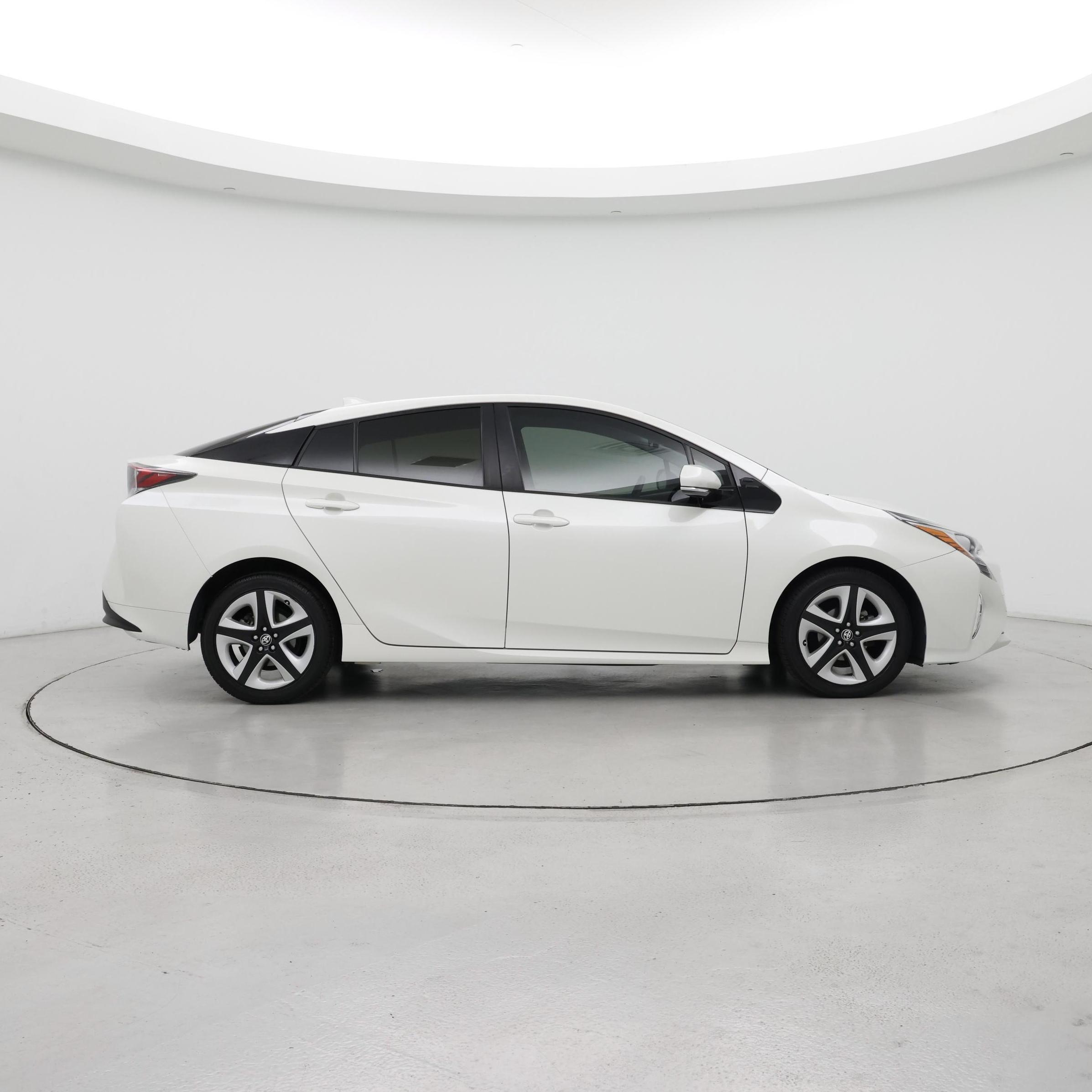 Thumbnail: 2016 Toyota Prius - 7