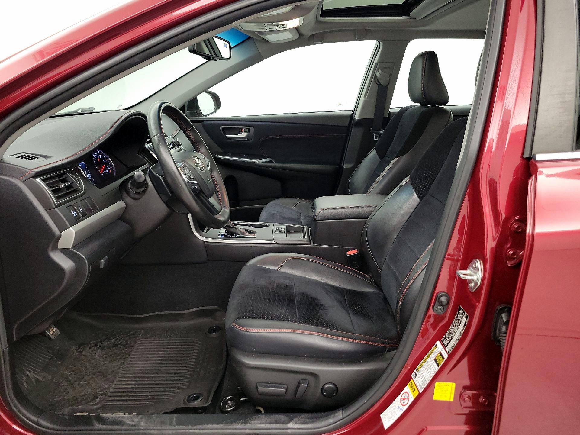 Thumbnail: 2016 Toyota Camry - 11