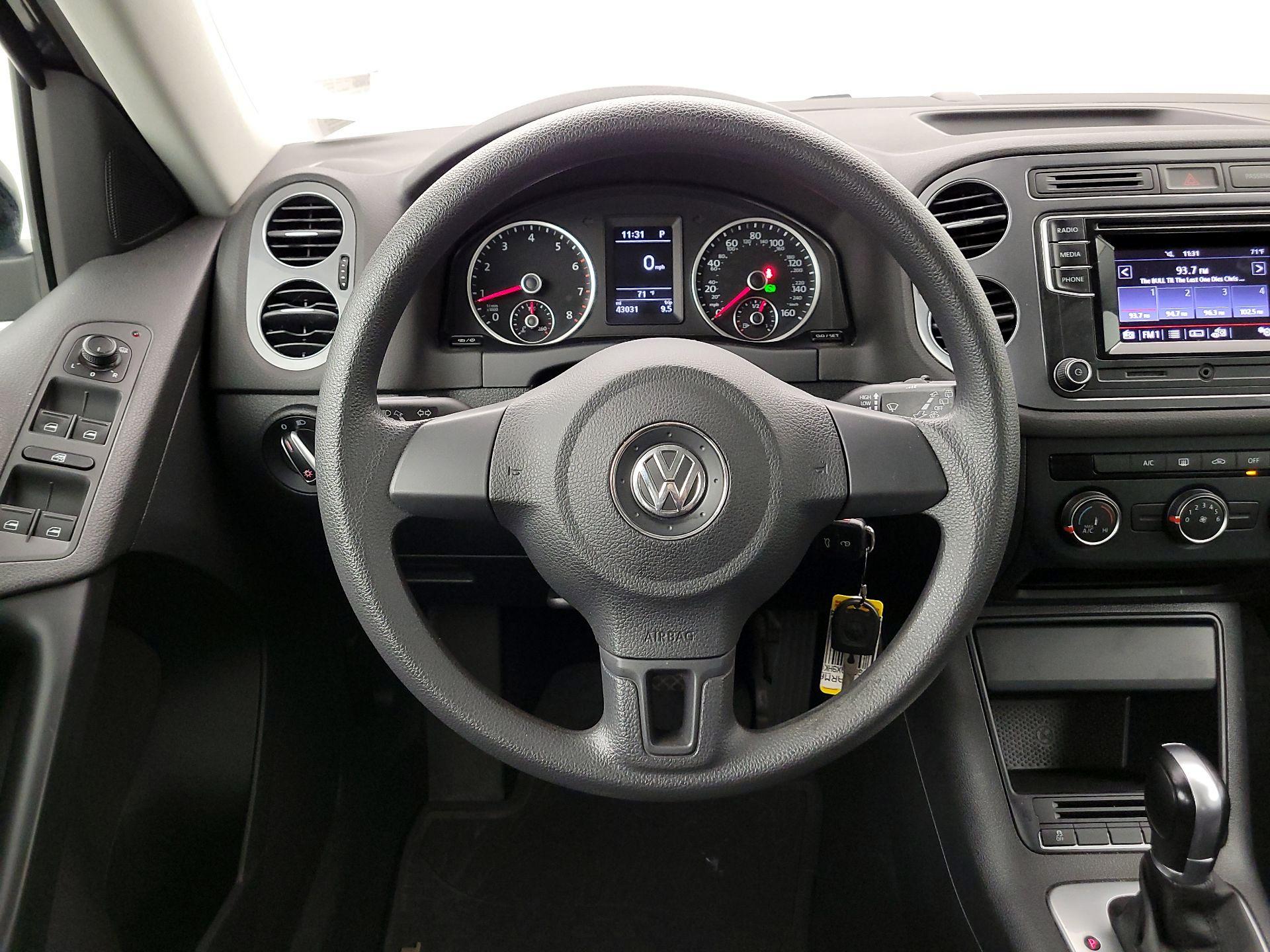 Thumbnail: 2017 Volkswagen Tiguan - 10