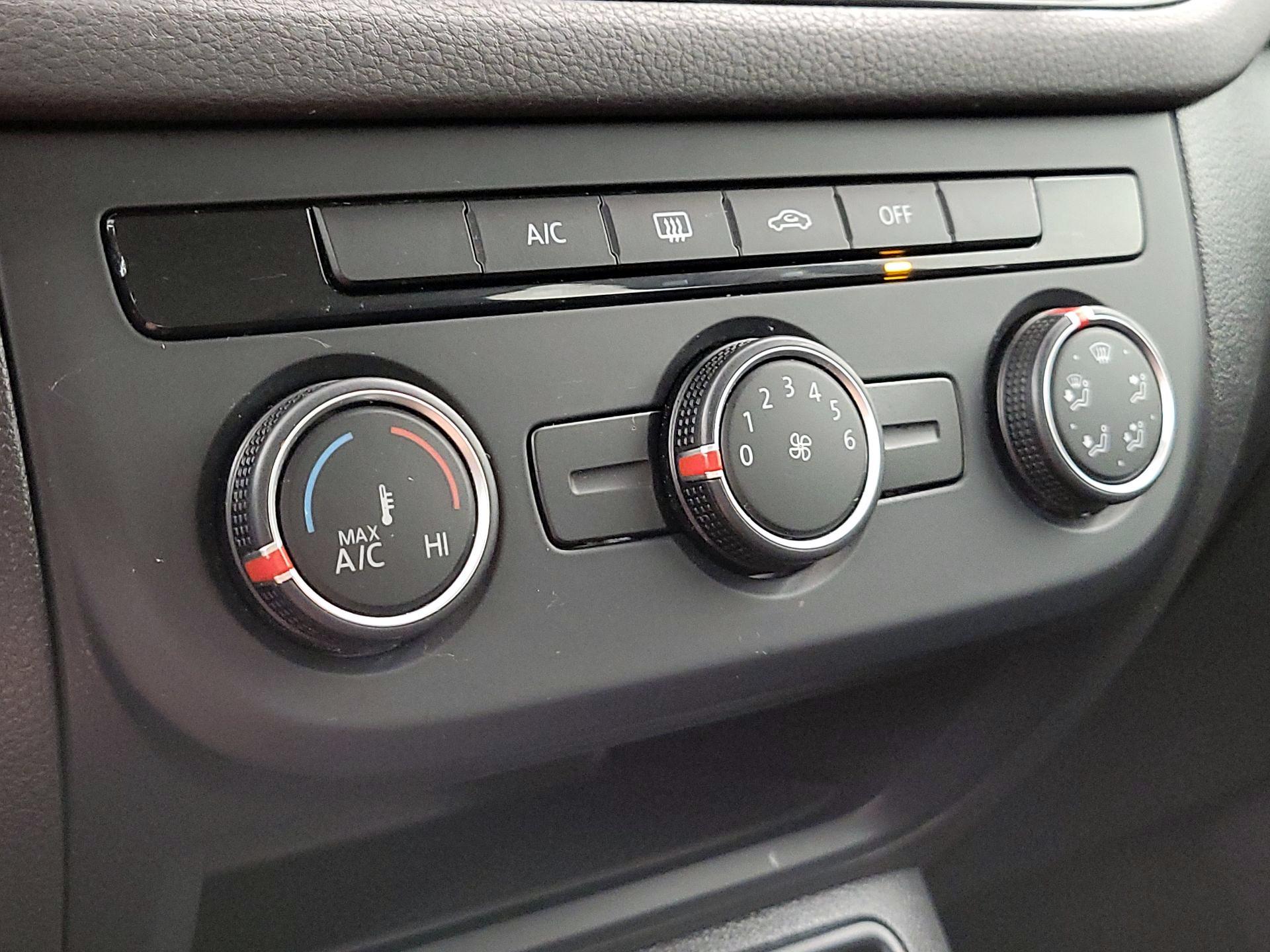 Thumbnail: 2017 Volkswagen Tiguan - 16