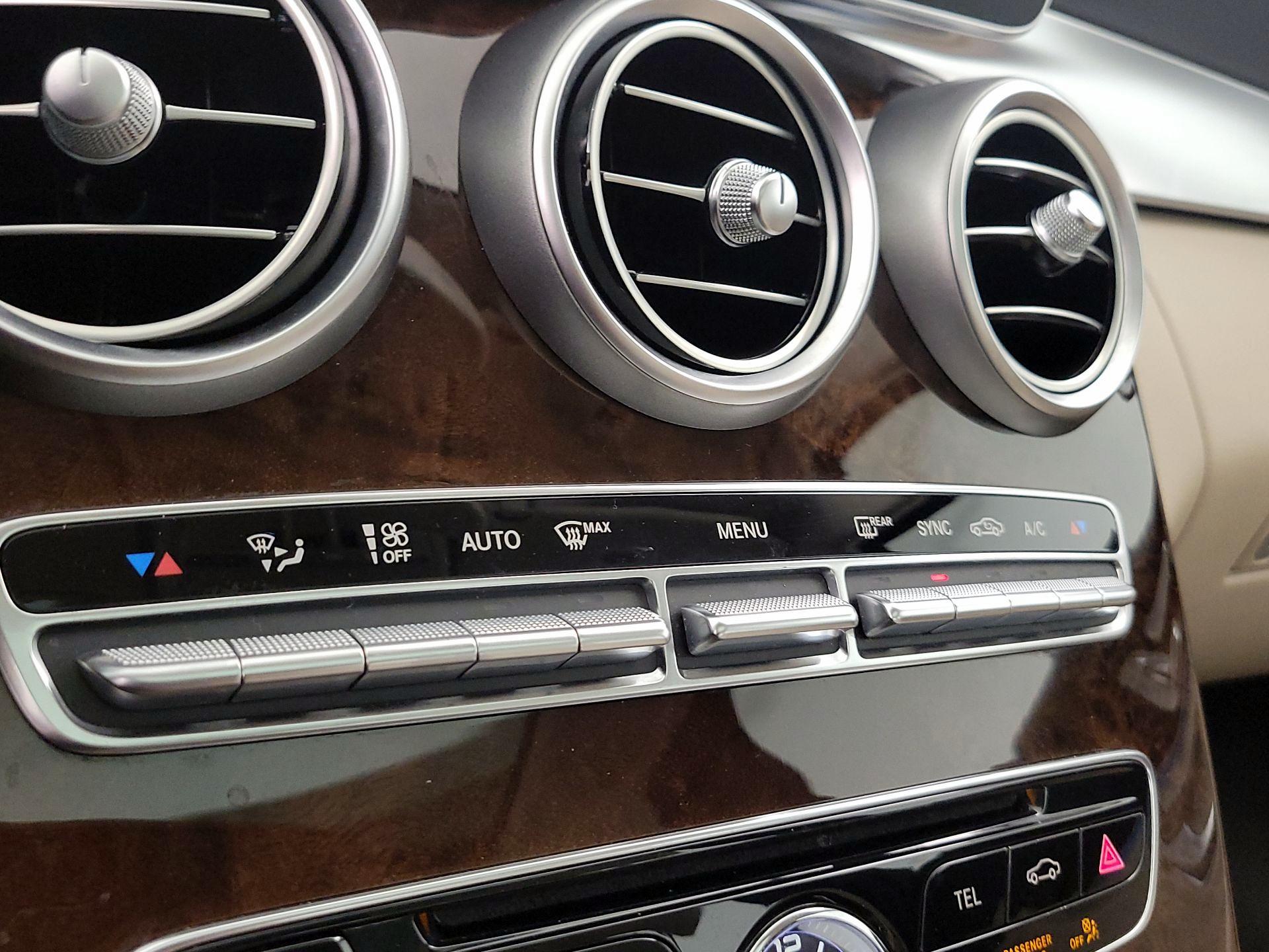 Thumbnail: 2016 Mercedes-Benz C-Class - 17