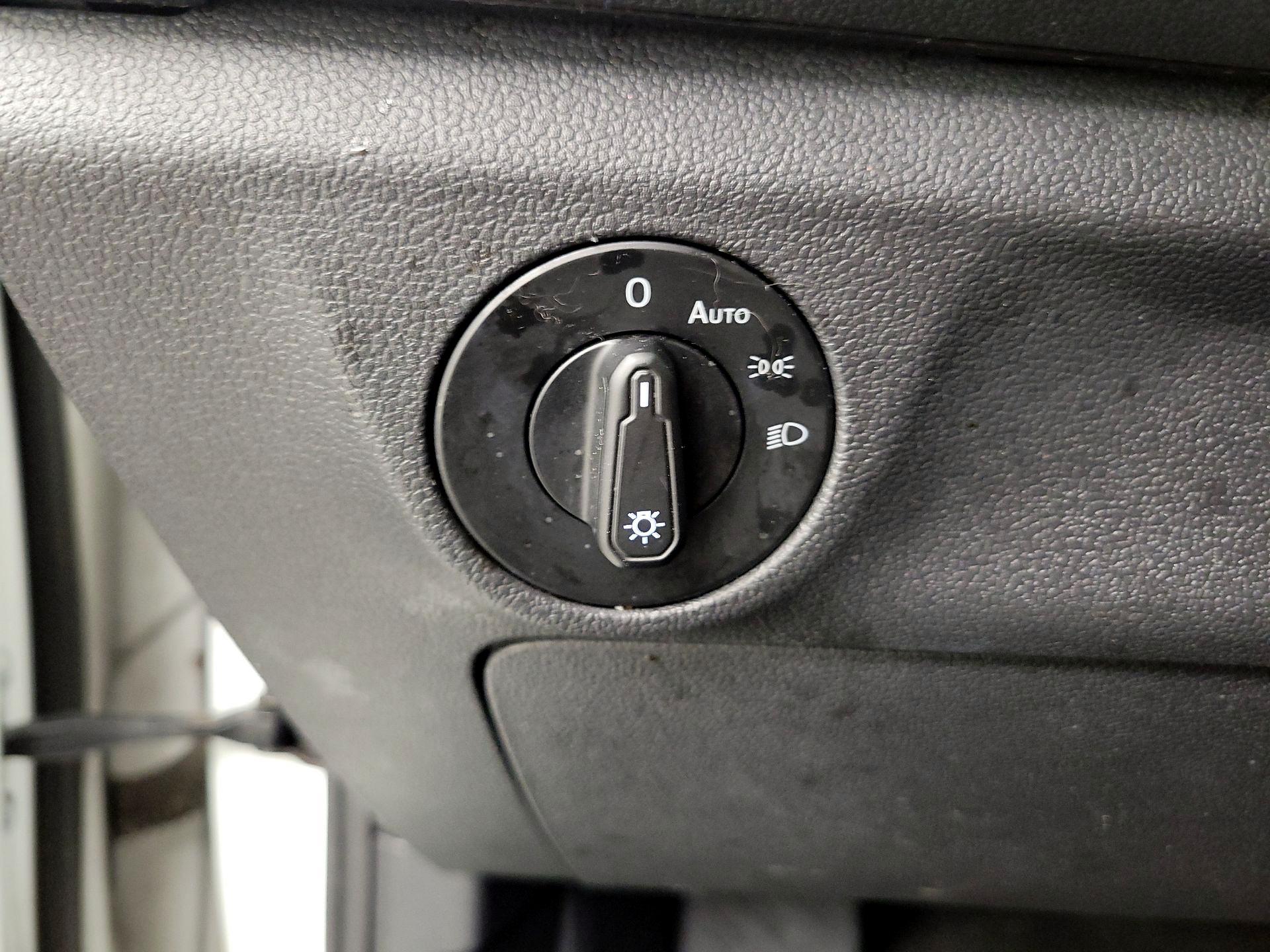 Thumbnail: 2019 Volkswagen Jetta - 13