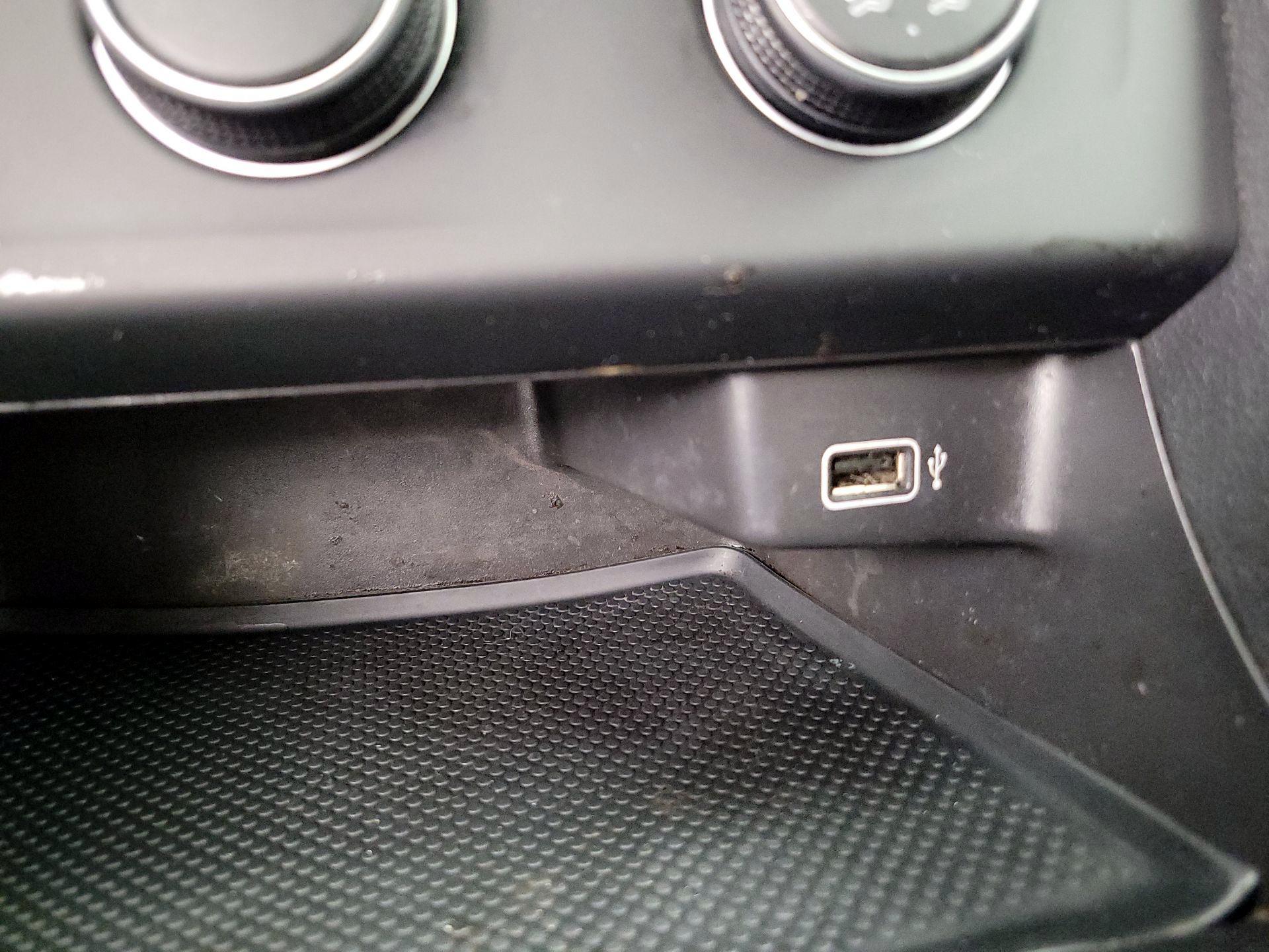 Thumbnail: 2019 Volkswagen Jetta - 18