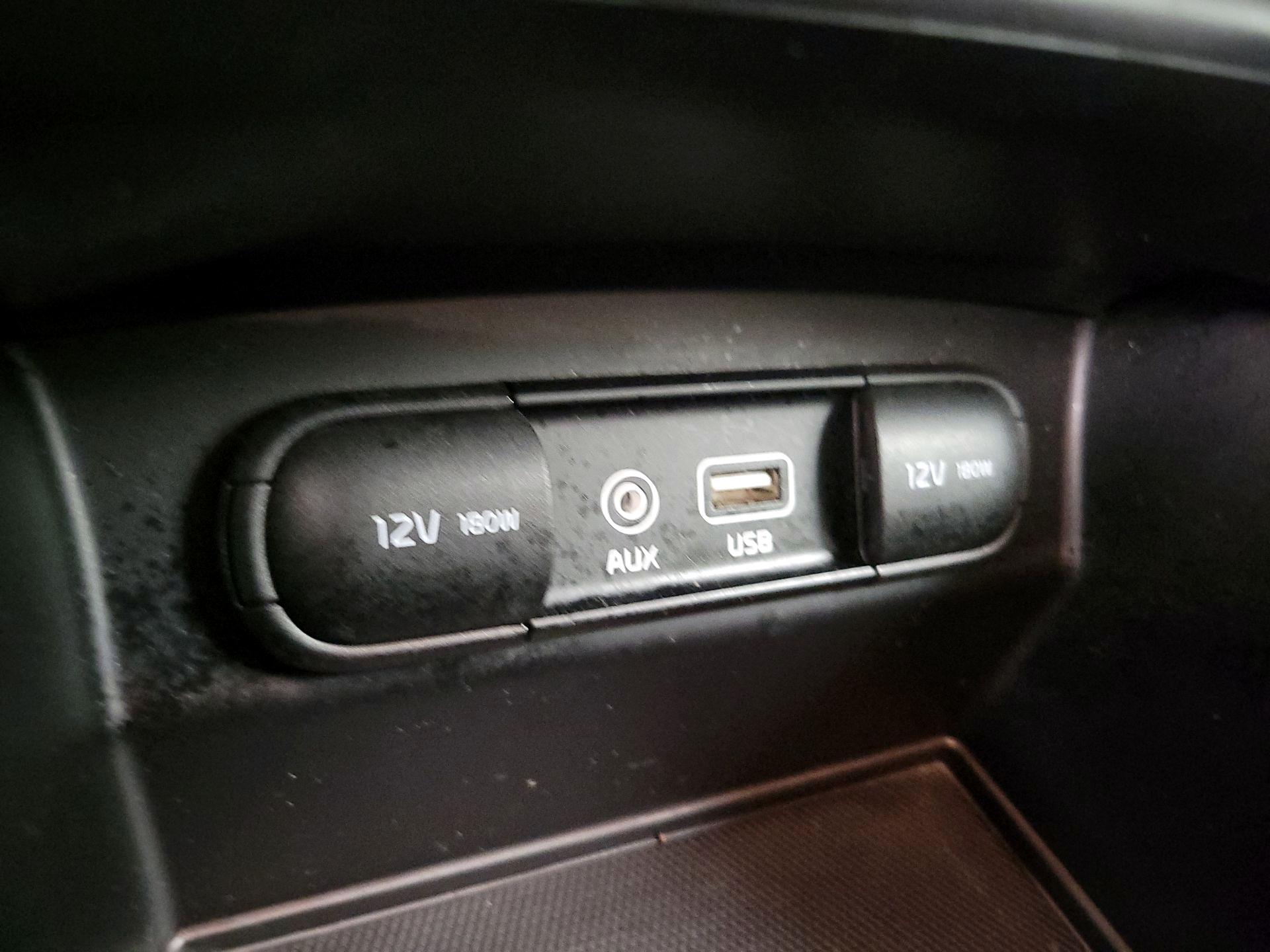 Thumbnail: 2016 Kia Sorento - 18