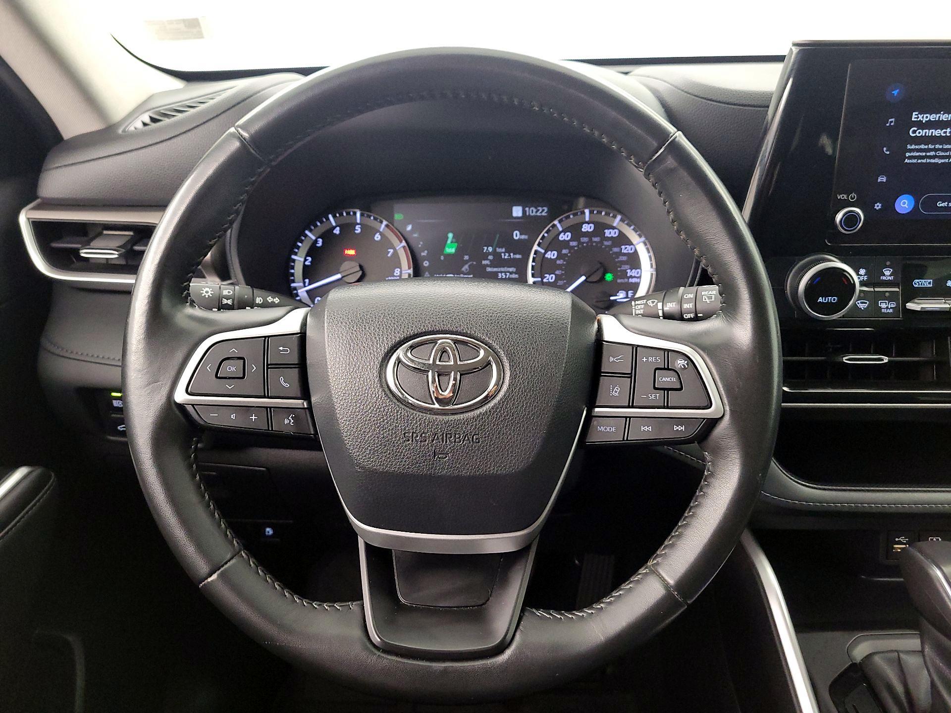 Thumbnail: 2023 Toyota Highlander - 10