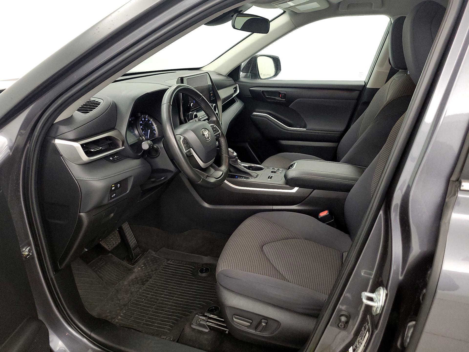 Thumbnail: 2023 Toyota Highlander - 11