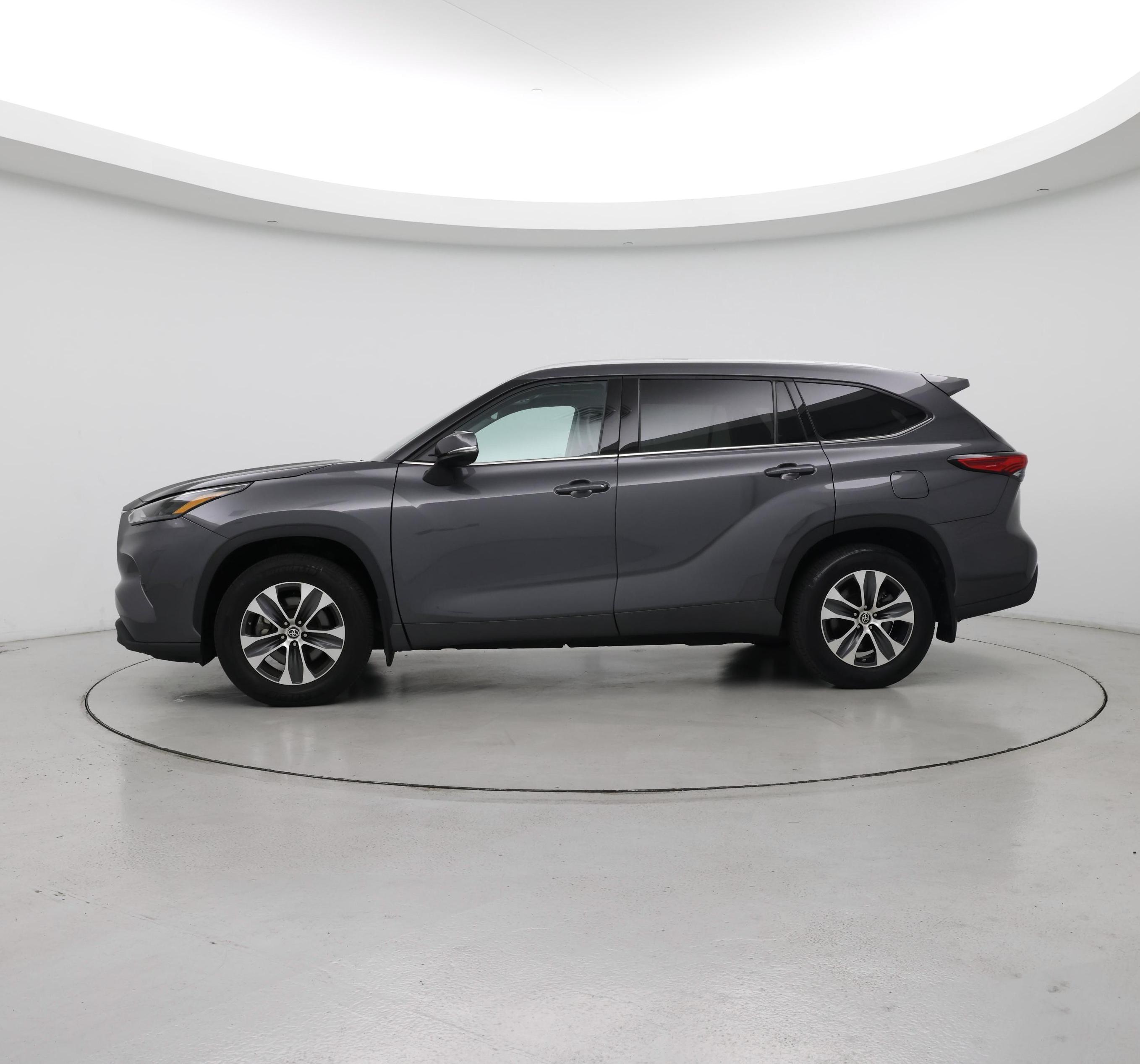 Thumbnail: 2022 Toyota Highlander - 3