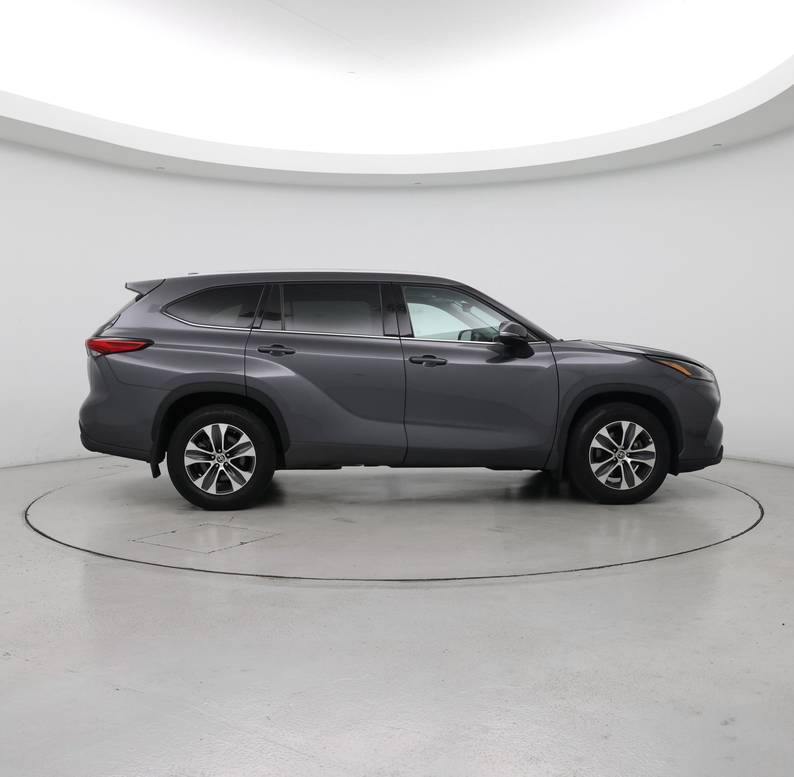 Thumbnail: 2022 Toyota Highlander - 7