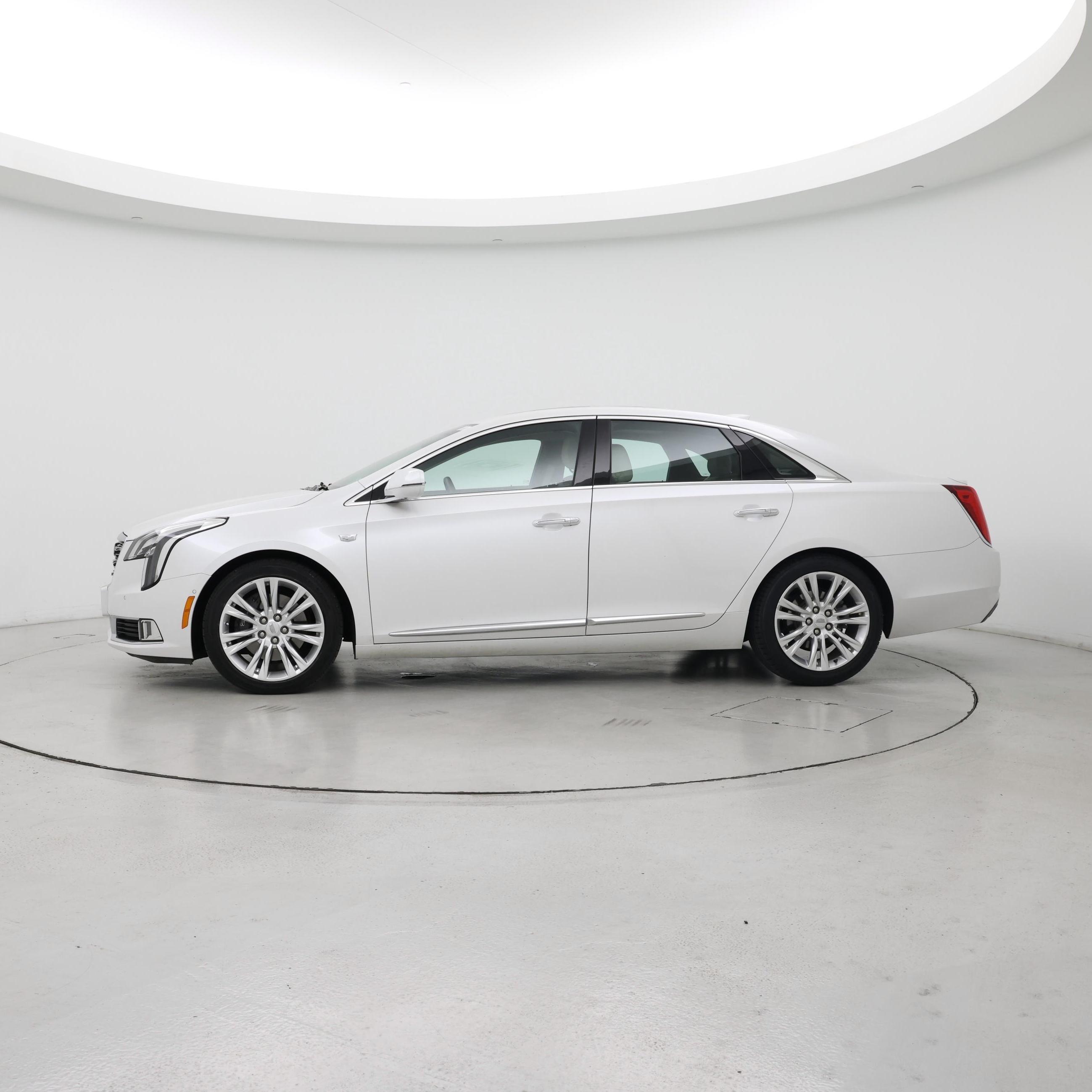 Thumbnail: 2018 Cadillac XTS - 3