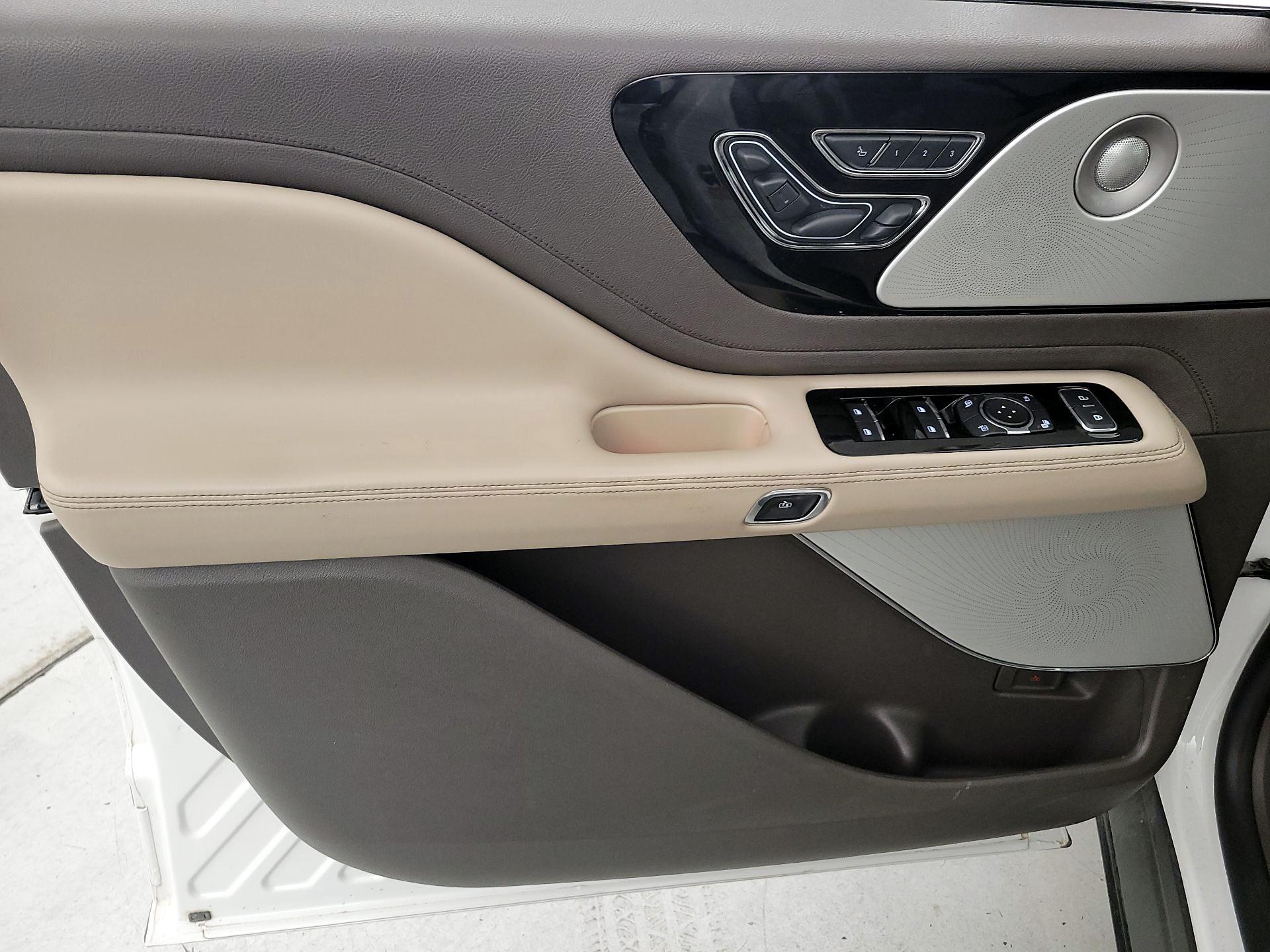 Thumbnail: 2020 Lincoln Aviator - 12