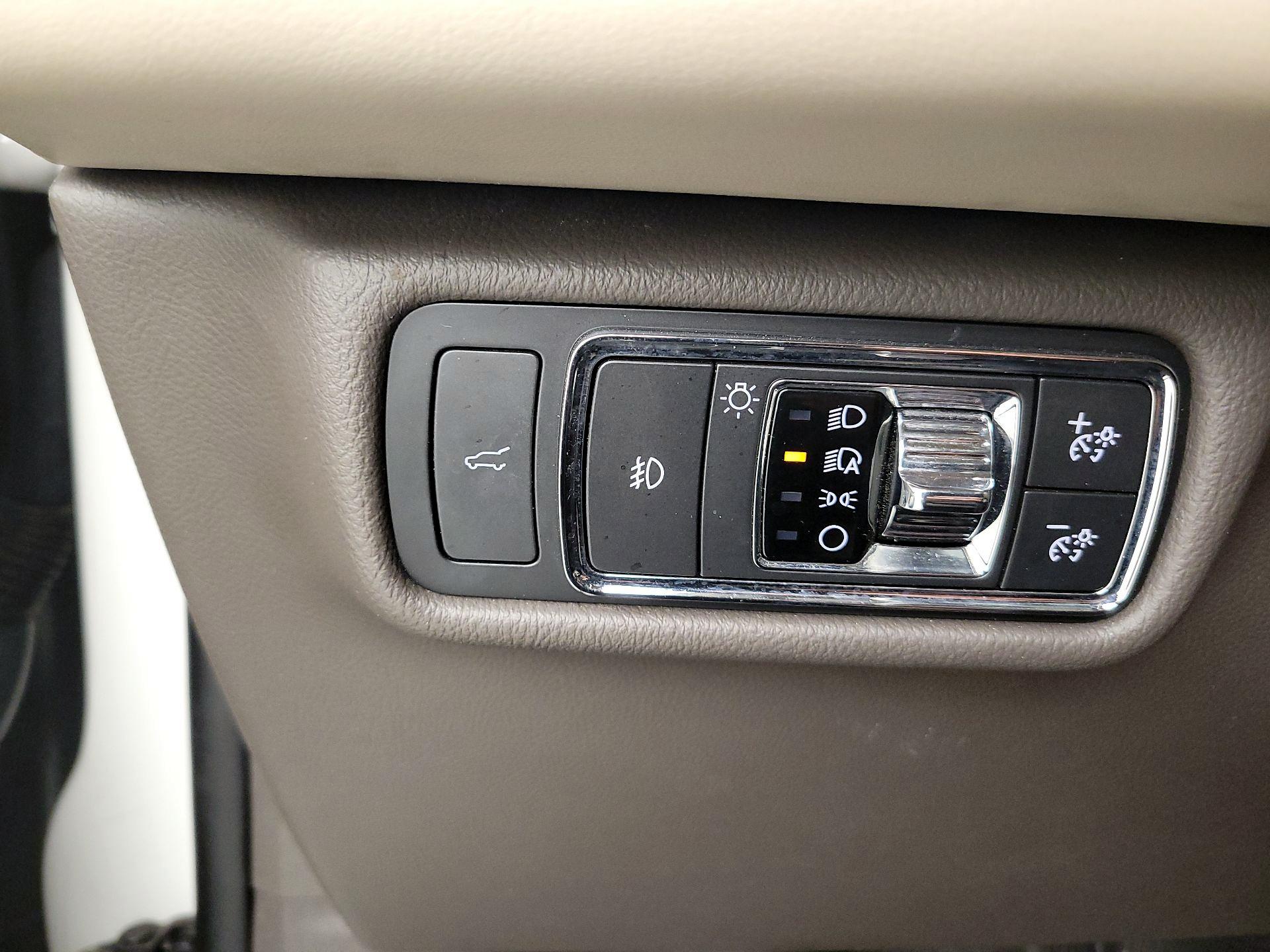 Thumbnail: 2020 Lincoln Aviator - 13