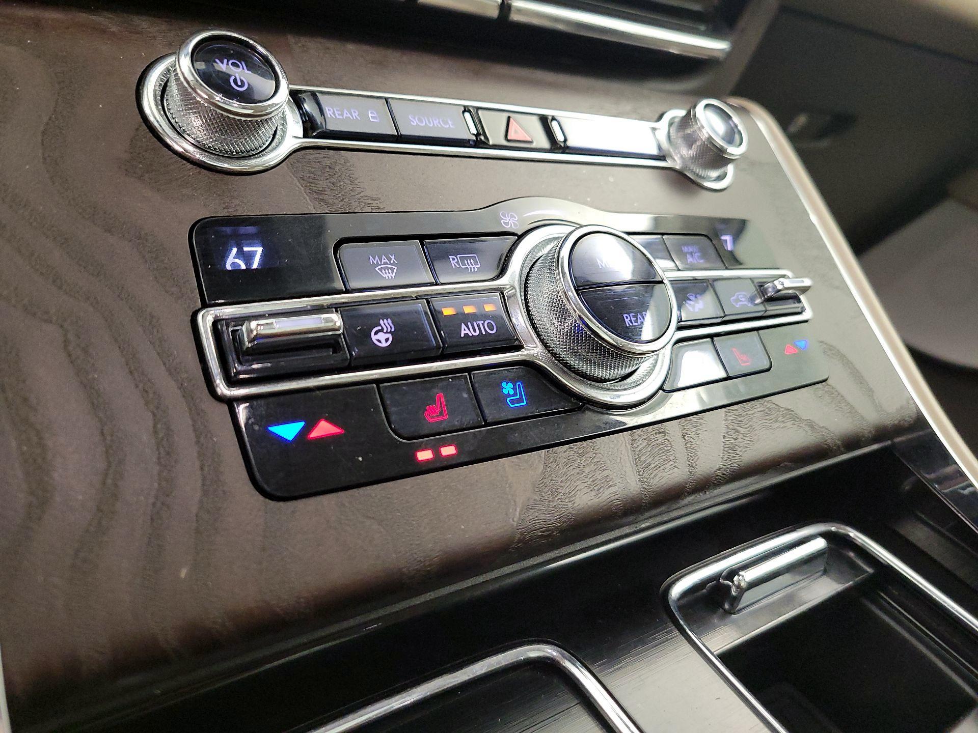 Thumbnail: 2020 Lincoln Aviator - 17