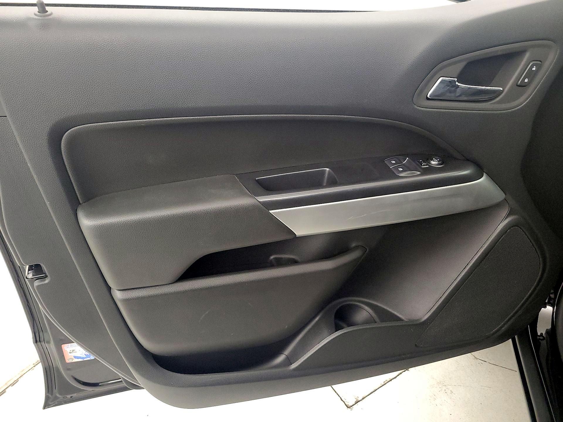 Thumbnail: 2022 Chevrolet Colorado - 12