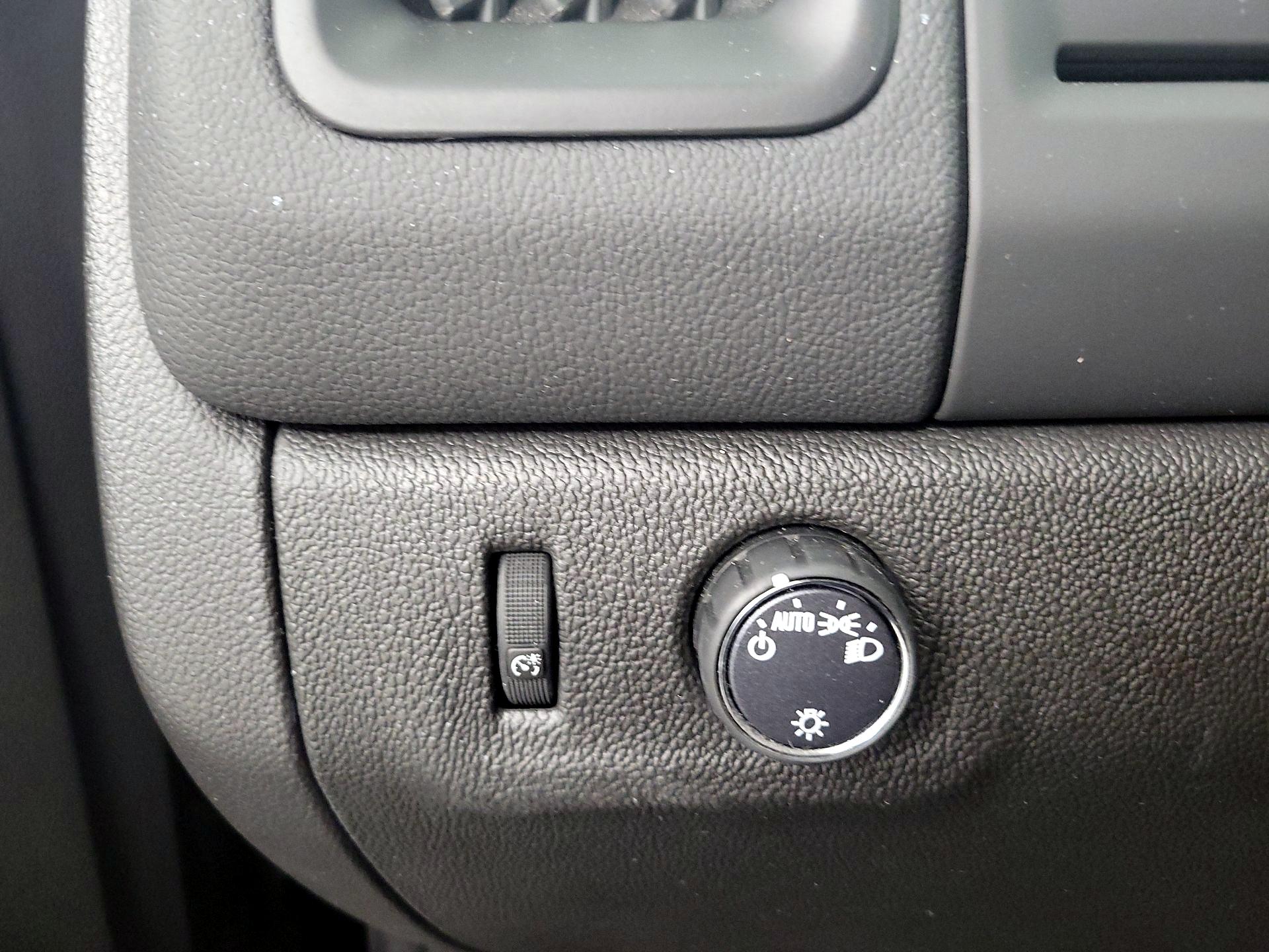 Thumbnail: 2022 Chevrolet Colorado - 13