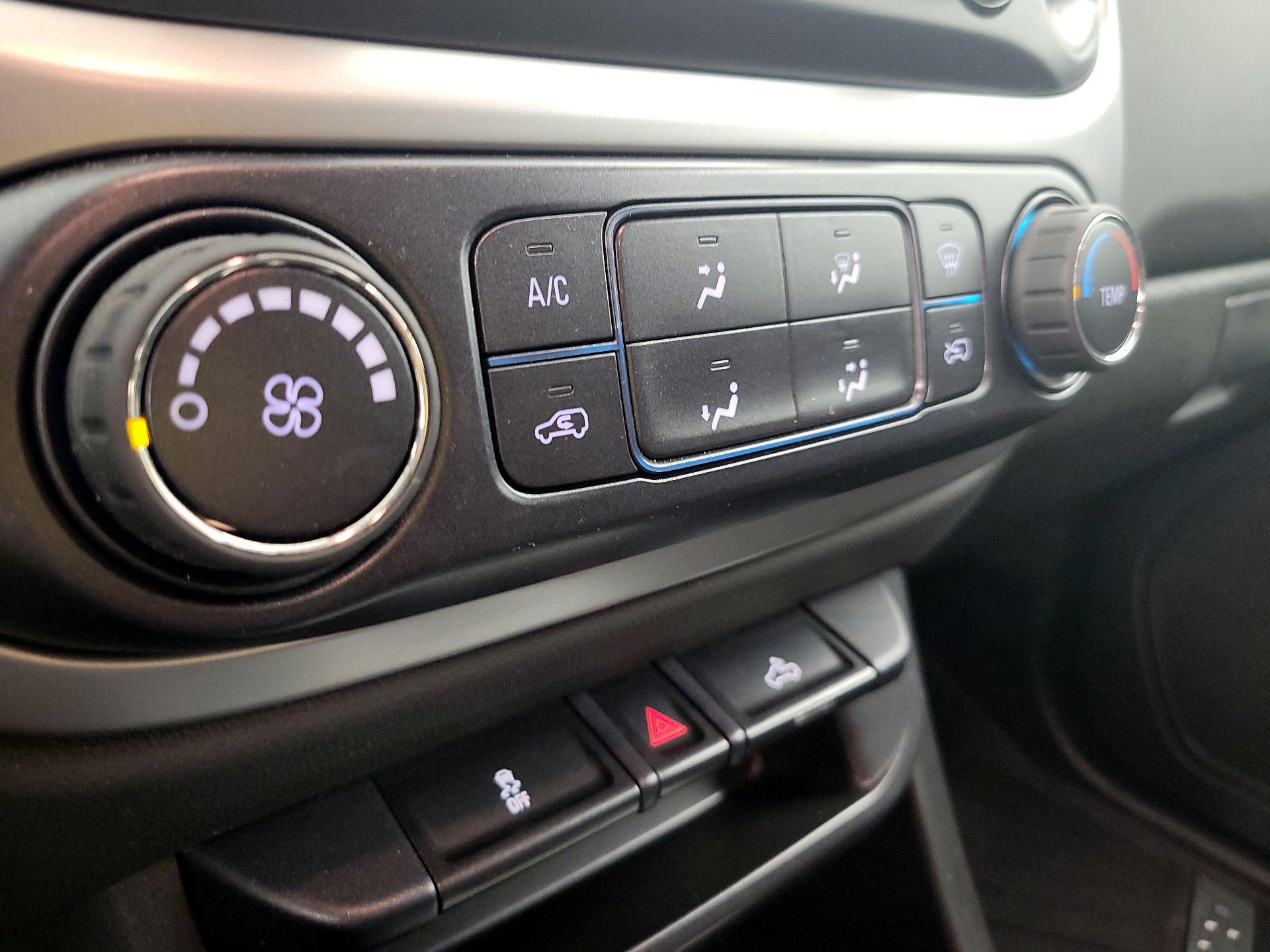 Thumbnail: 2022 Chevrolet Colorado - 16