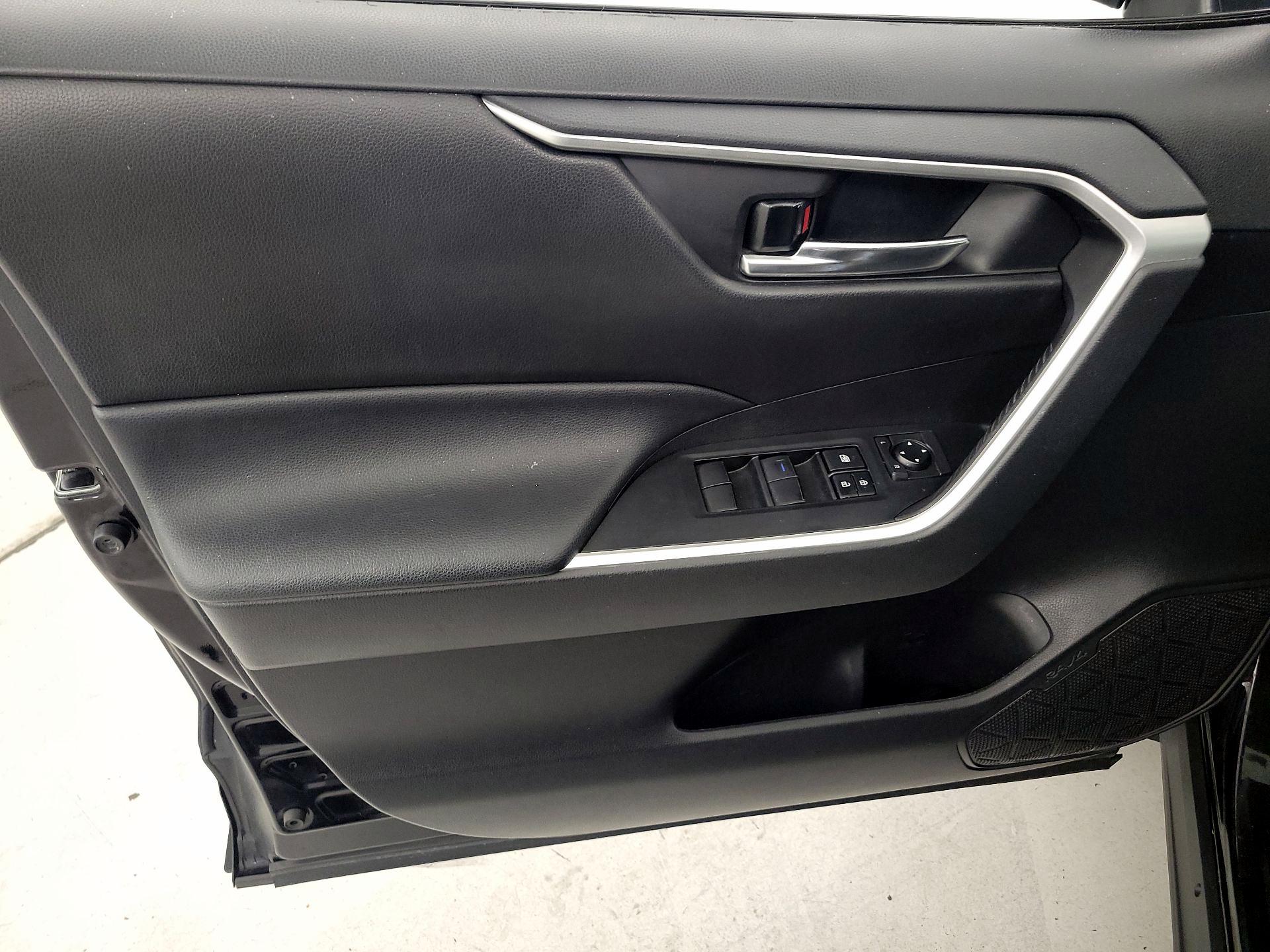 Thumbnail: 2021 Toyota RAV4 - 12