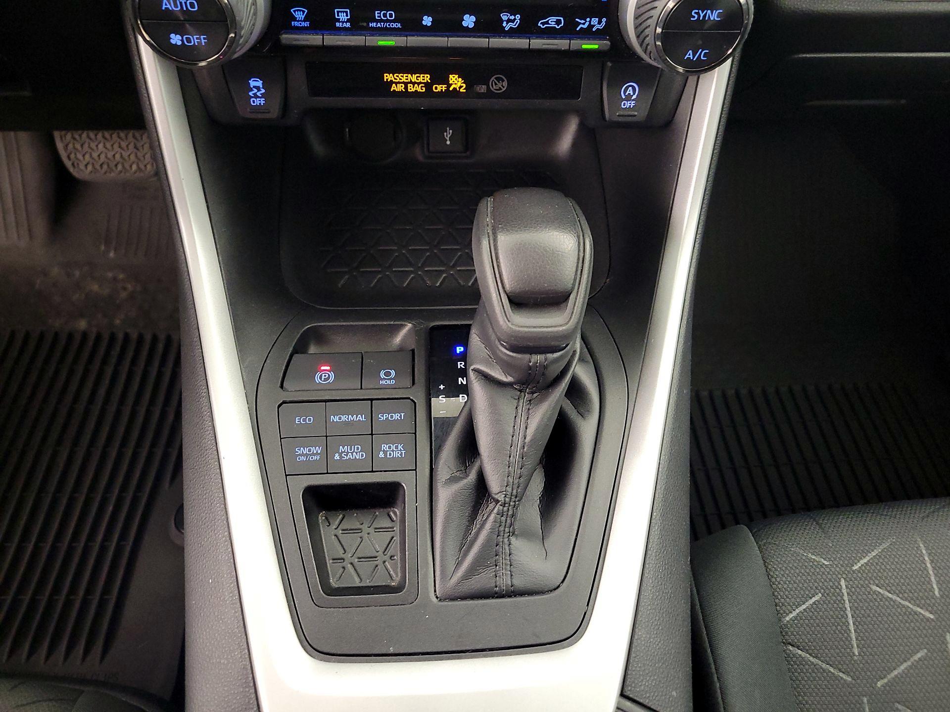 Thumbnail: 2021 Toyota RAV4 - 17