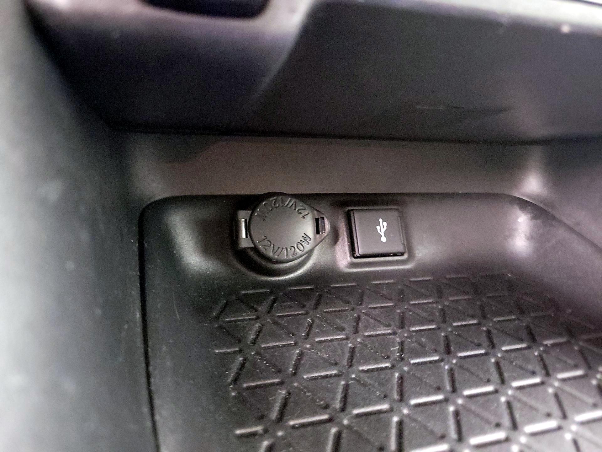 Thumbnail: 2021 Toyota RAV4 - 18