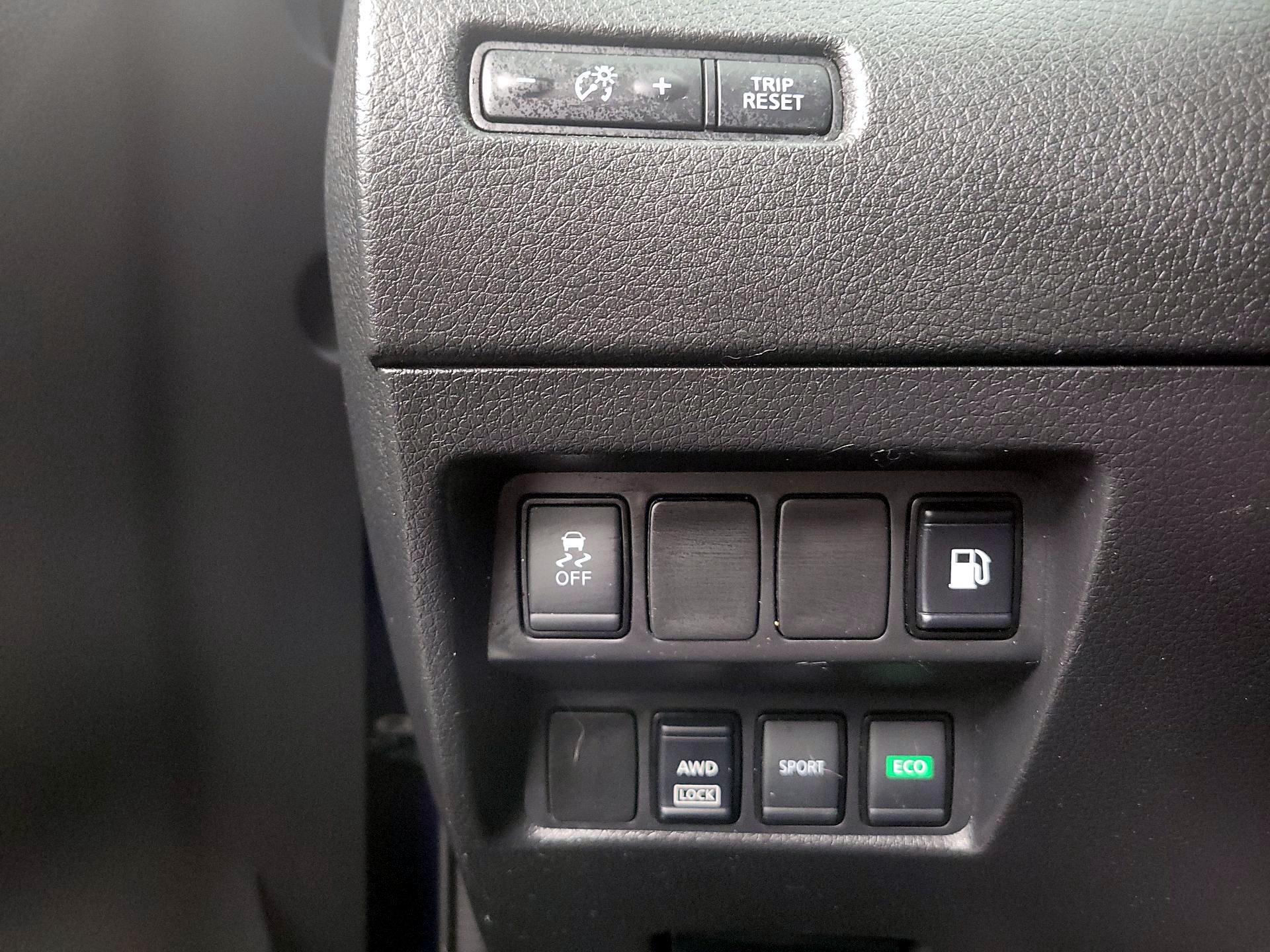 Thumbnail: 2018 Nissan Rogue - 13