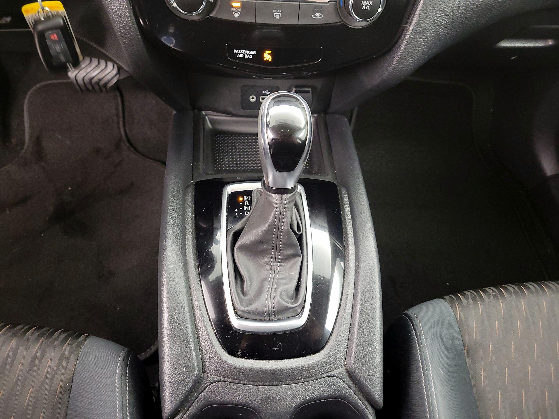 Thumbnail: 2018 Nissan Rogue - 17