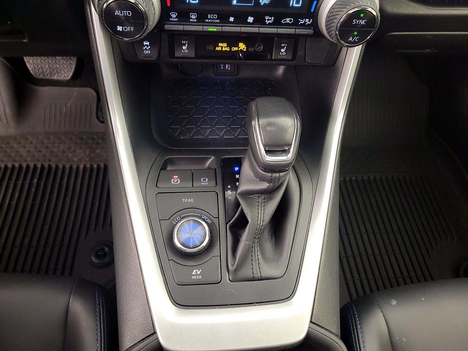 Thumbnail: 2023 Toyota RAV4 - 17