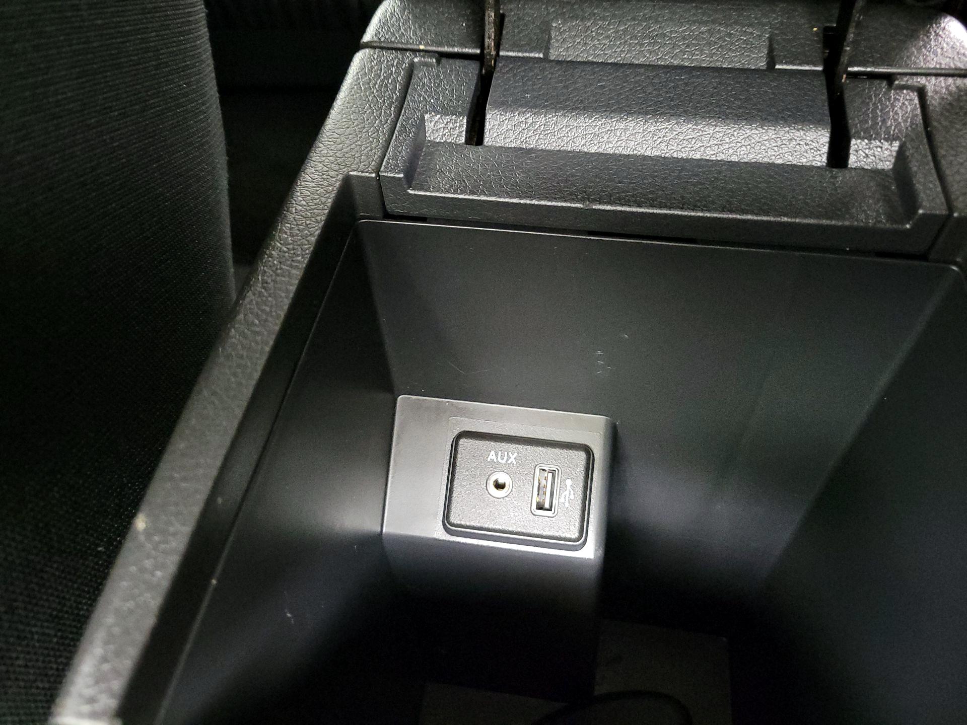 Thumbnail: 2018 Nissan Sentra - 18