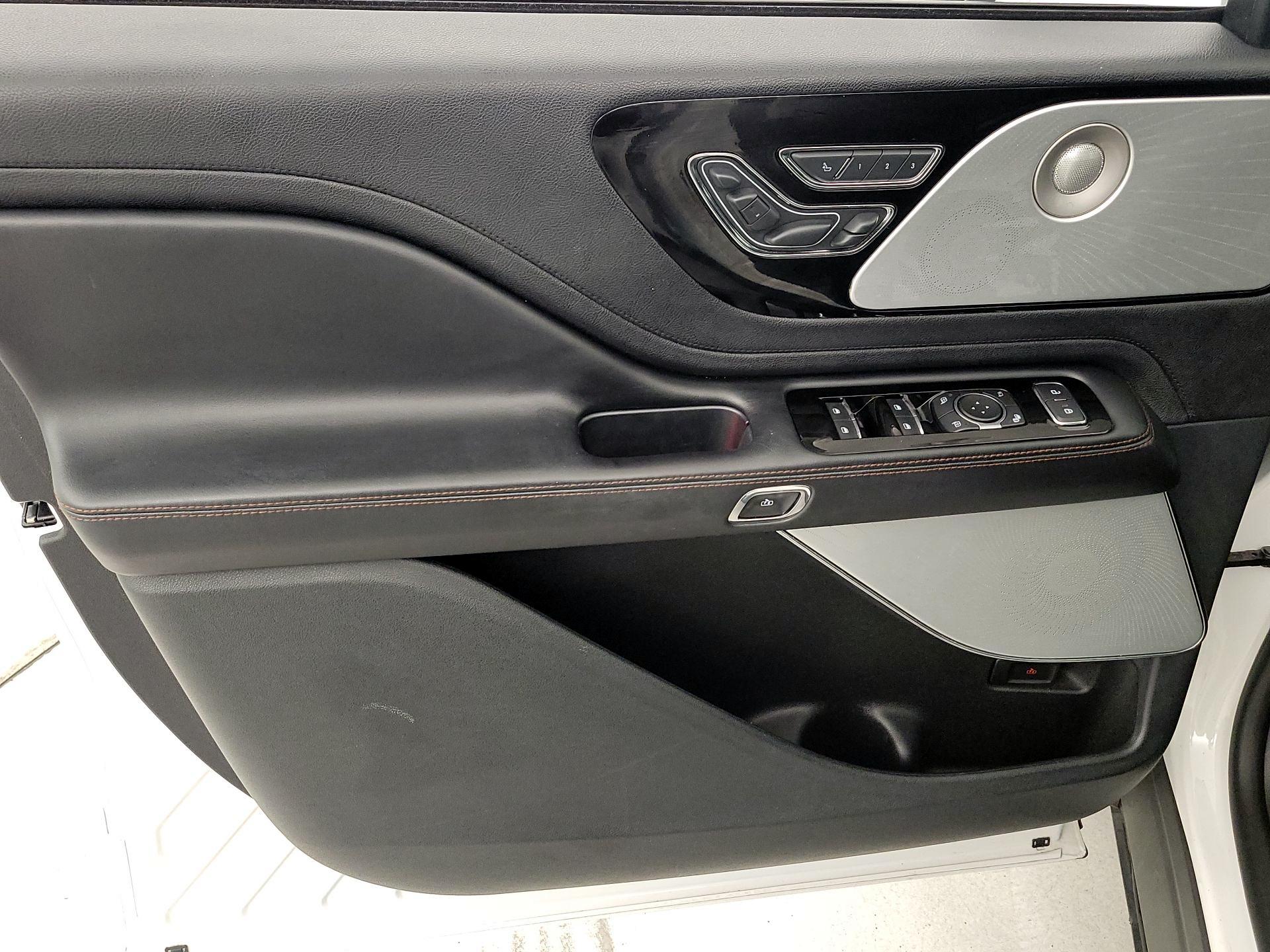 Thumbnail: 2020 Lincoln Aviator - 12