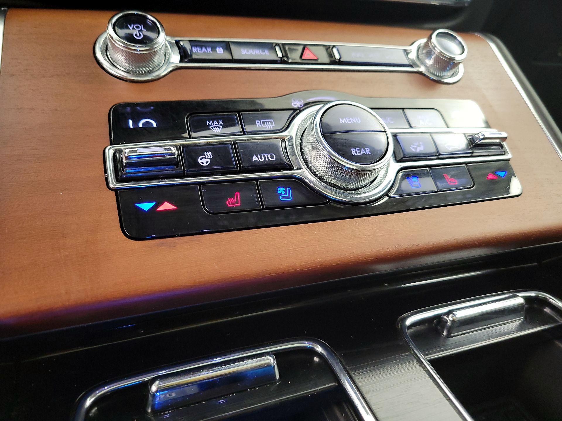 Thumbnail: 2020 Lincoln Aviator - 17