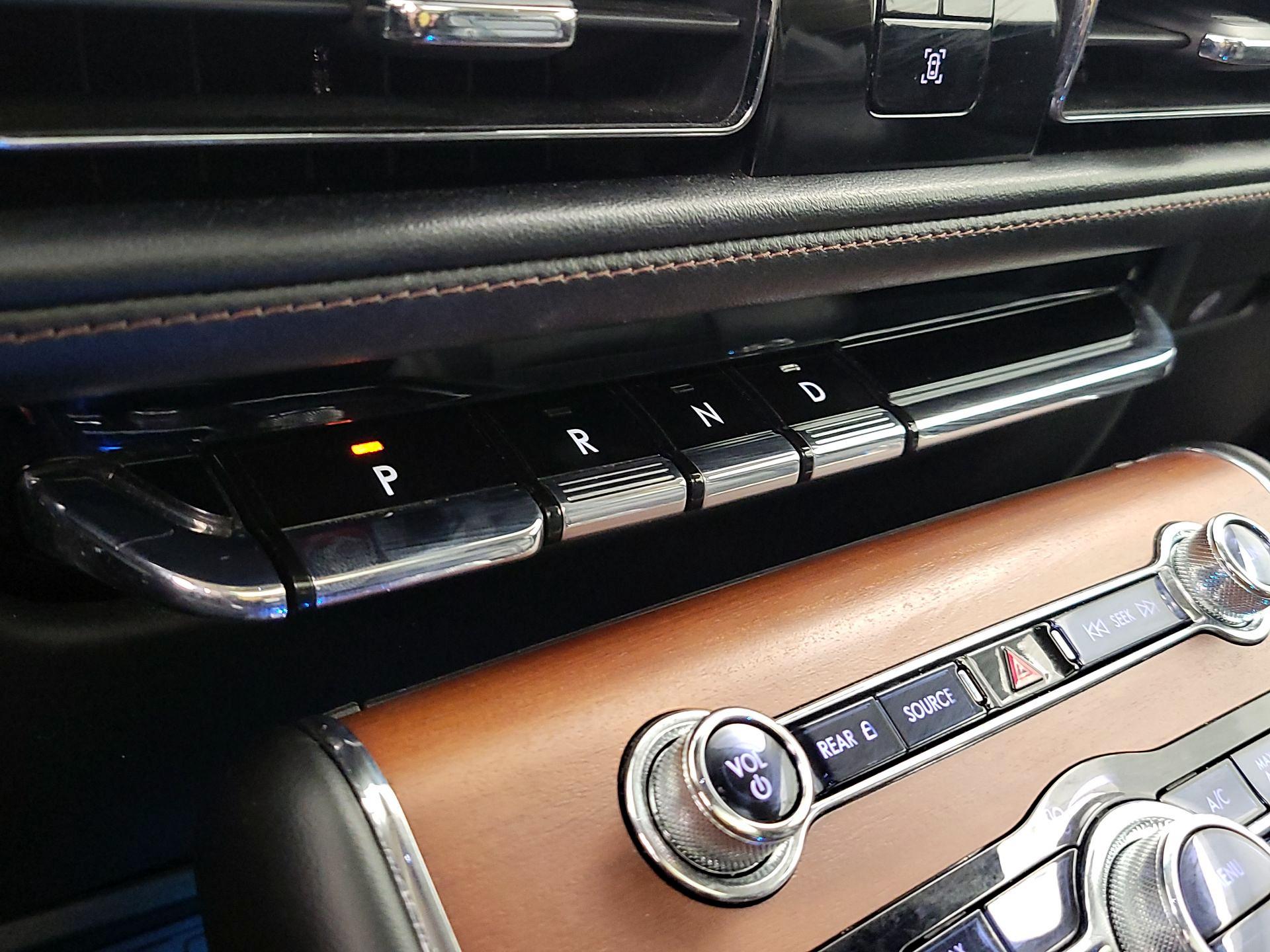 Thumbnail: 2020 Lincoln Aviator - 18