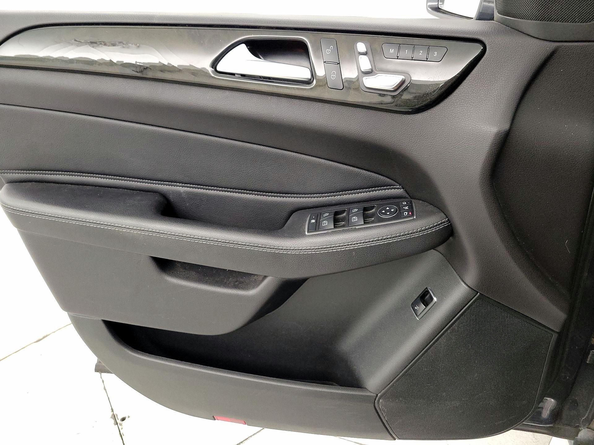 Thumbnail: 2016 Mercedes-Benz GLE - 12