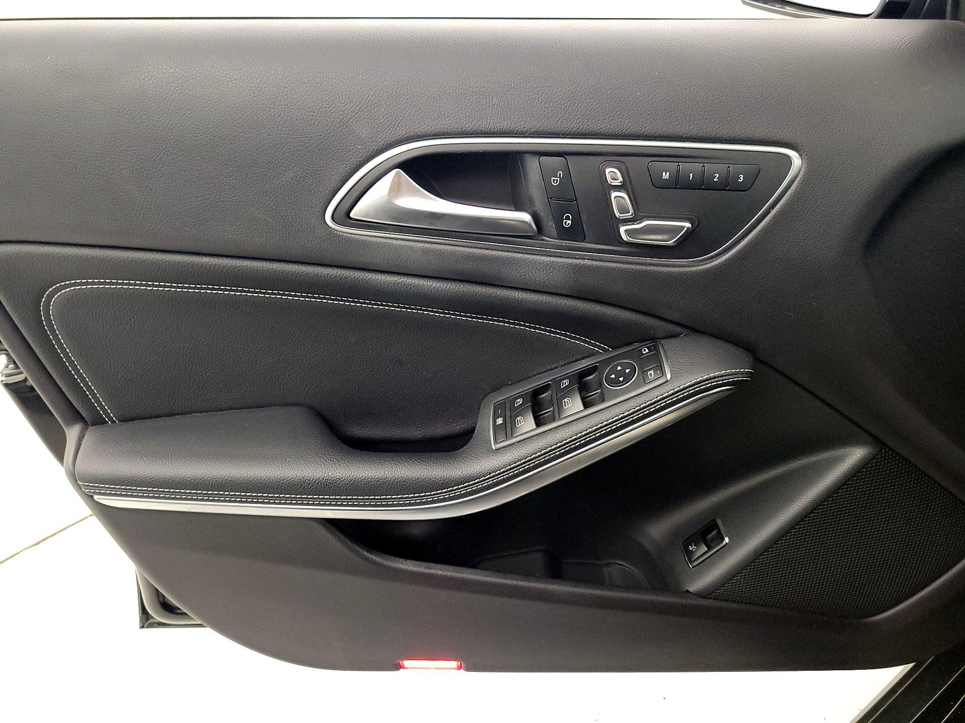 Thumbnail: 2018 Mercedes-Benz GLA - 12