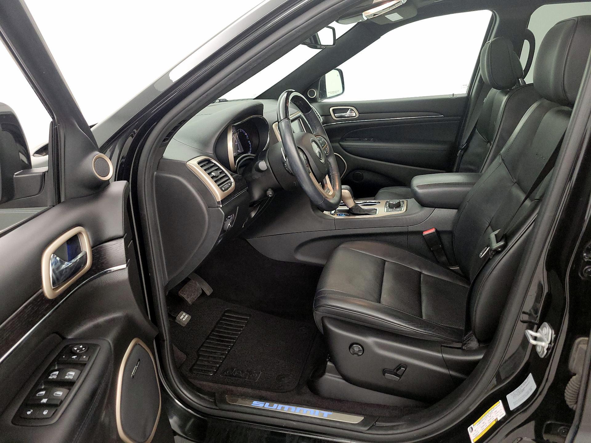 Thumbnail: 2016 Jeep Grand Cherokee - 11