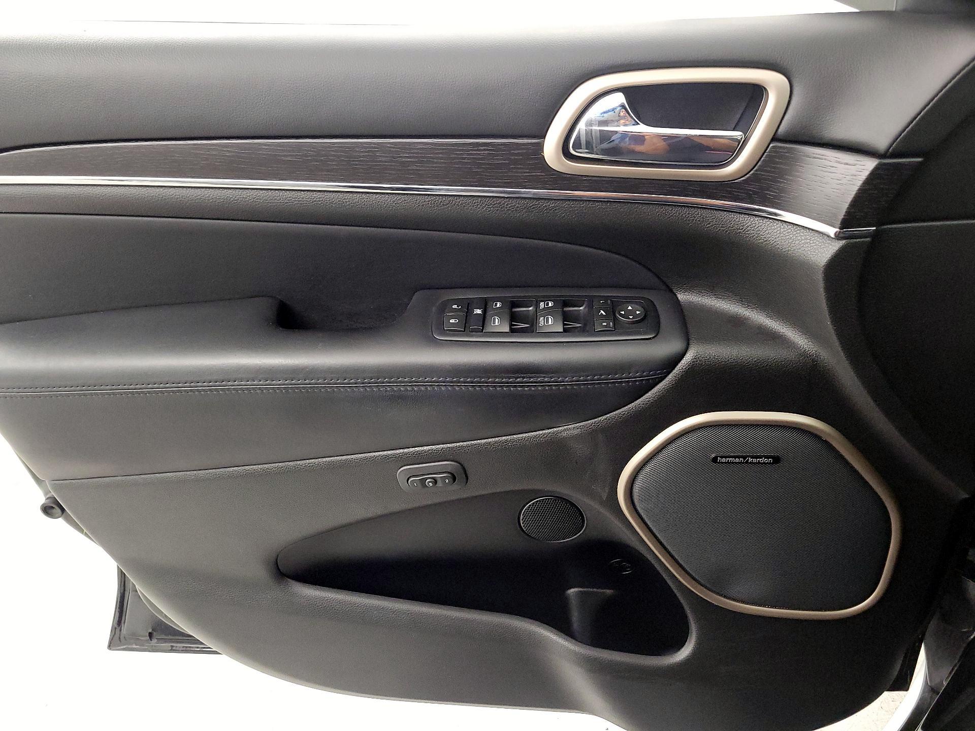 Thumbnail: 2016 Jeep Grand Cherokee - 12