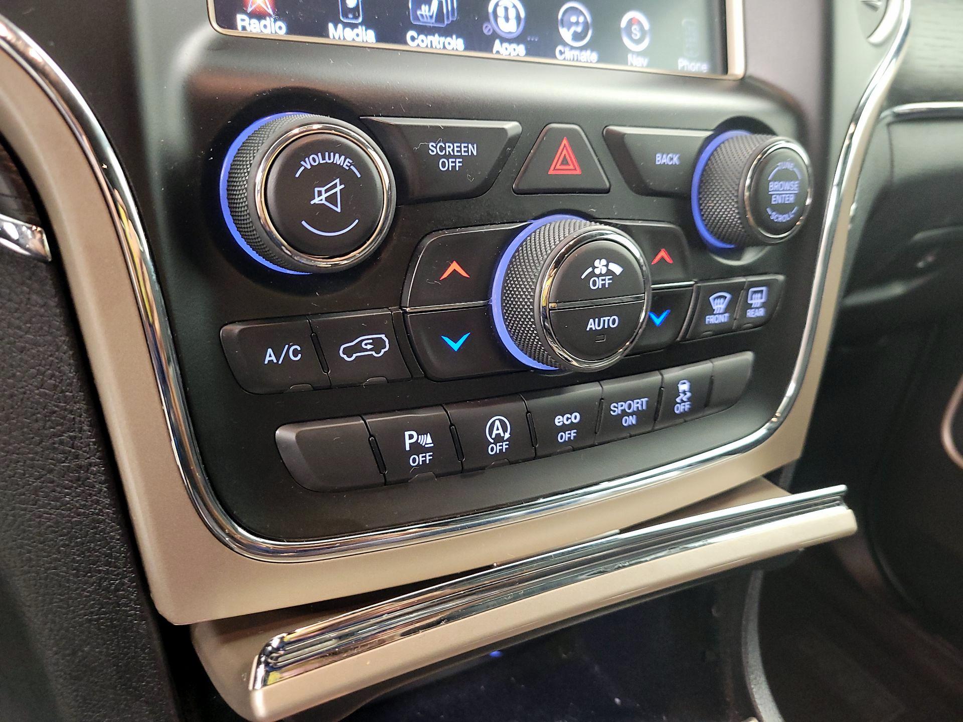 Thumbnail: 2016 Jeep Grand Cherokee - 17