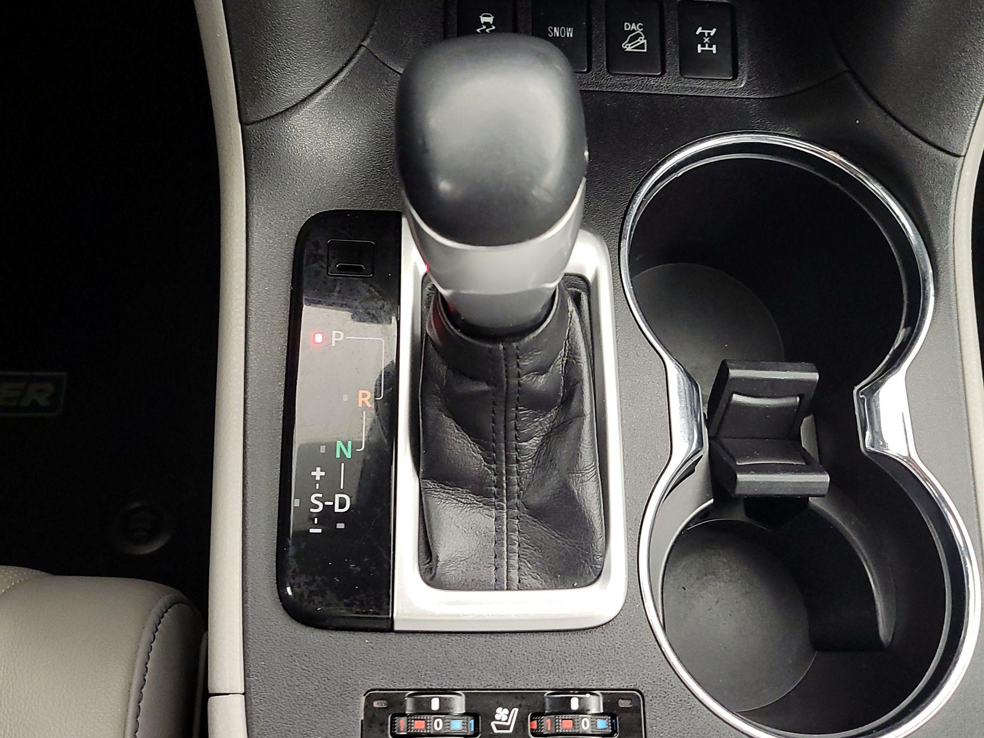 Thumbnail: 2018 Toyota Highlander - 18