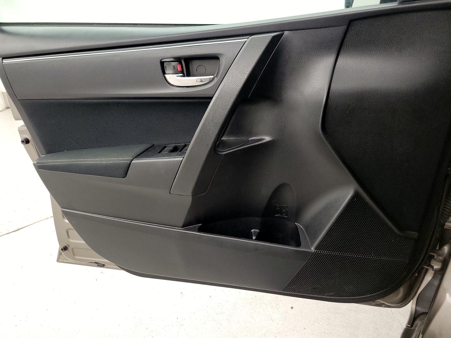 Thumbnail: 2017 Toyota Corolla - 12