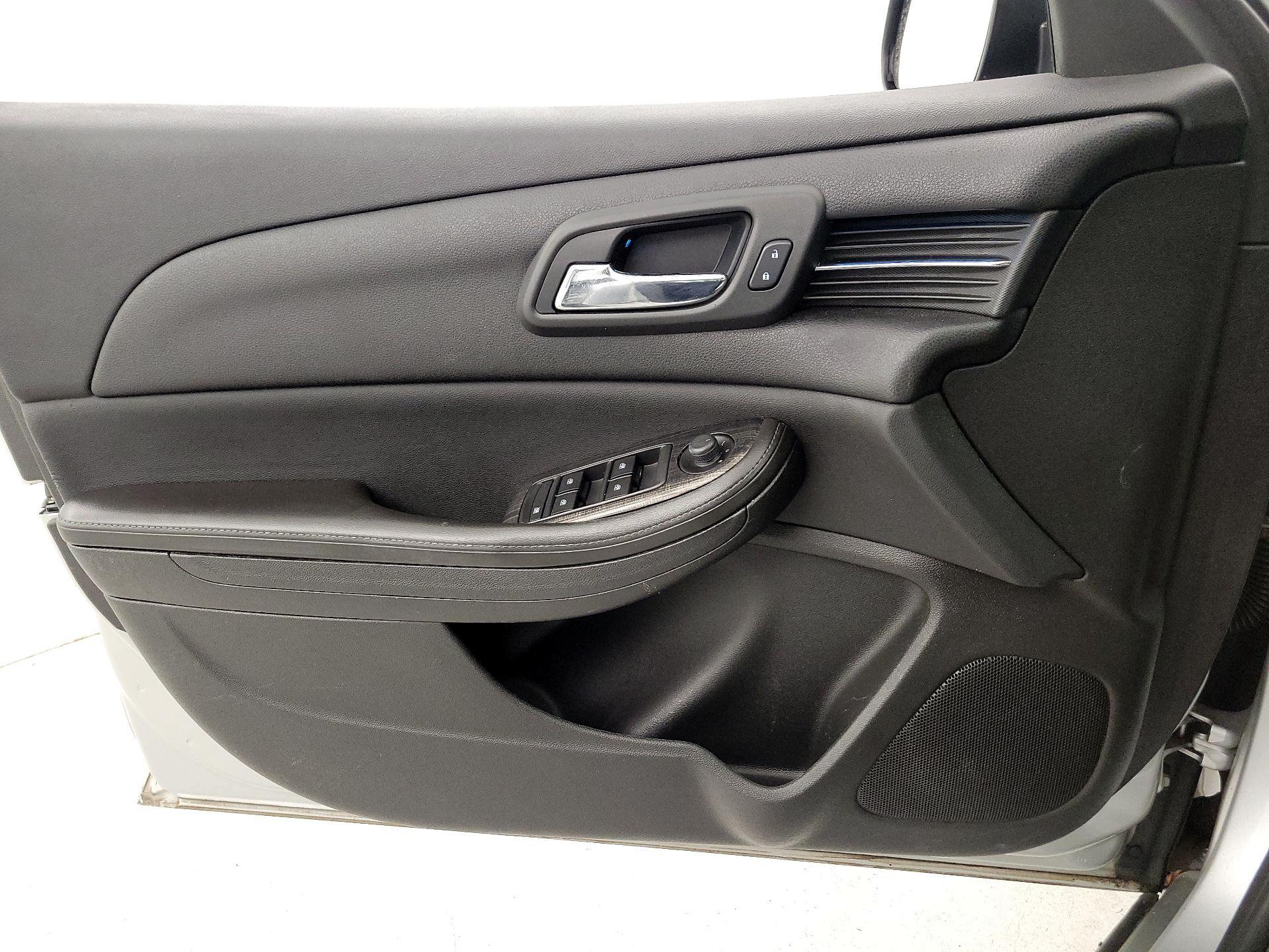 Thumbnail: 2016 Chevrolet Malibu - 12