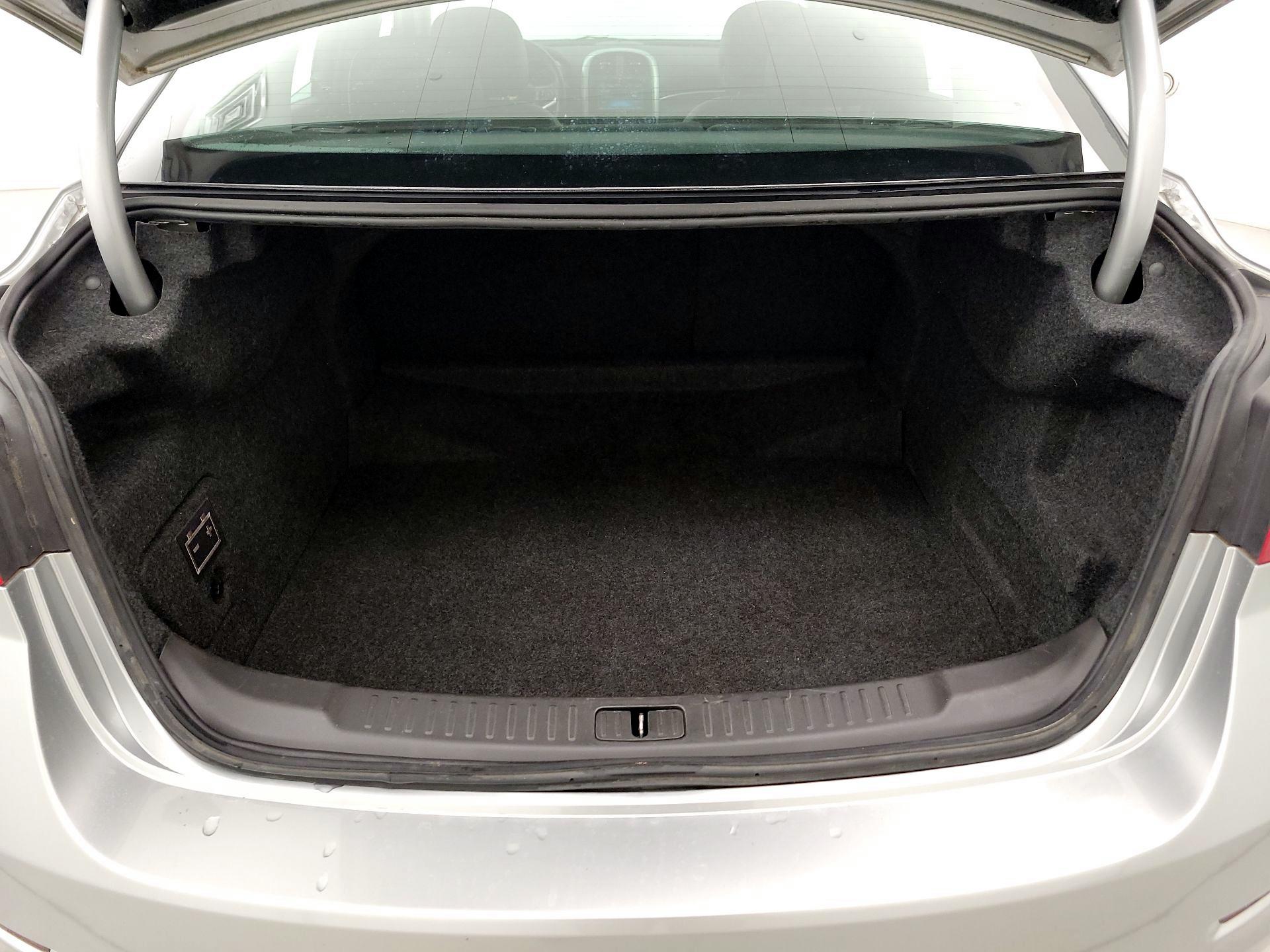 Thumbnail: 2016 Chevrolet Malibu - 19