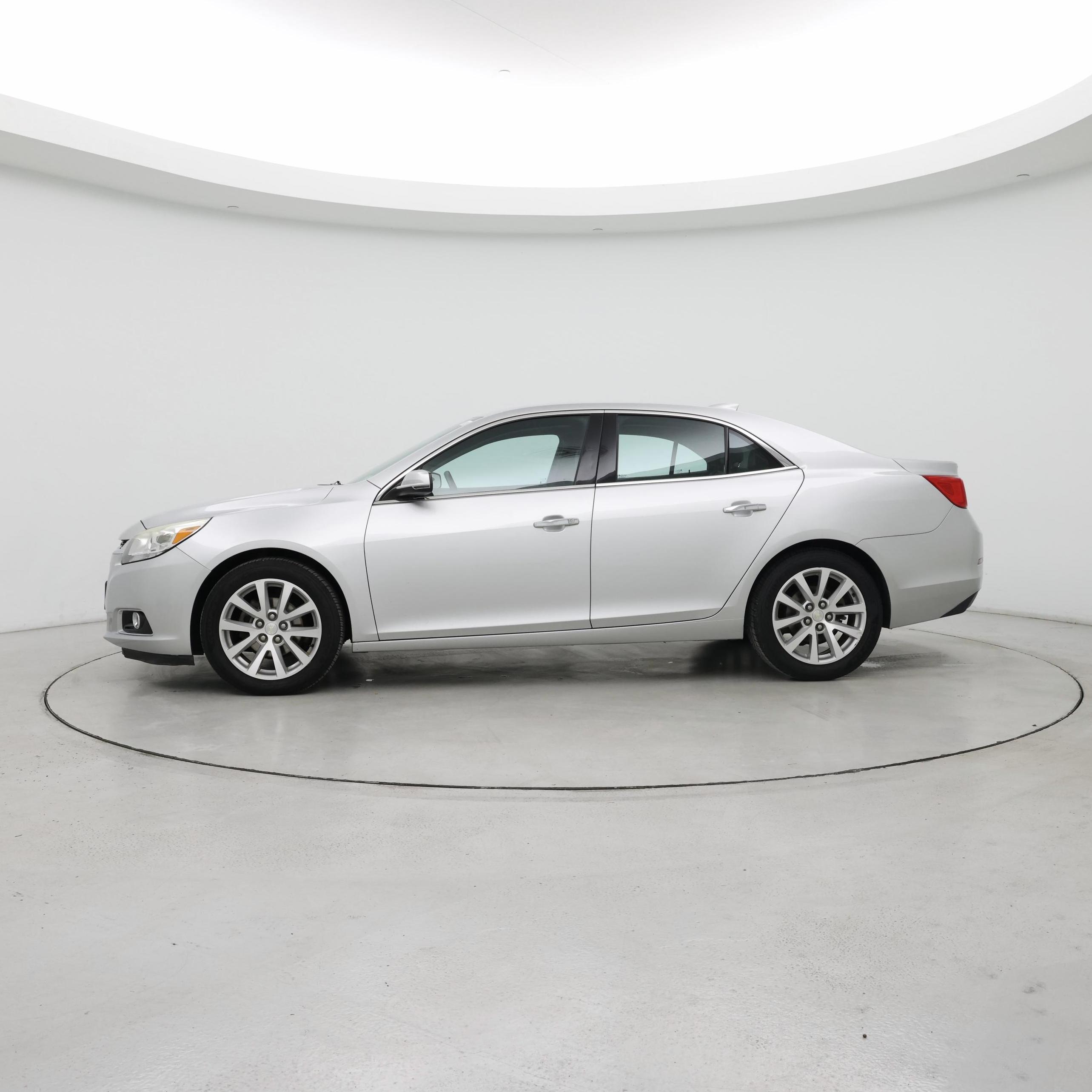 Thumbnail: 2016 Chevrolet Malibu - 3