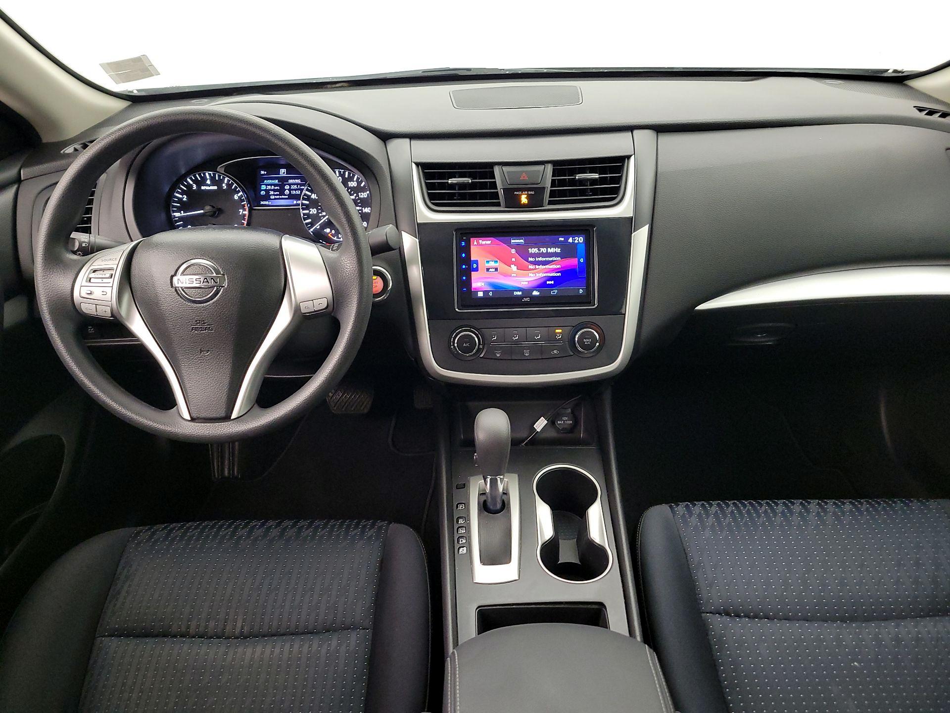 Thumbnail: 2016 Nissan Altima - 9