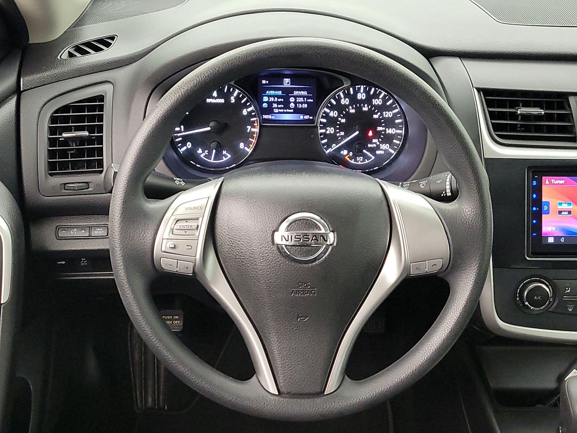 Thumbnail: 2016 Nissan Altima - 10