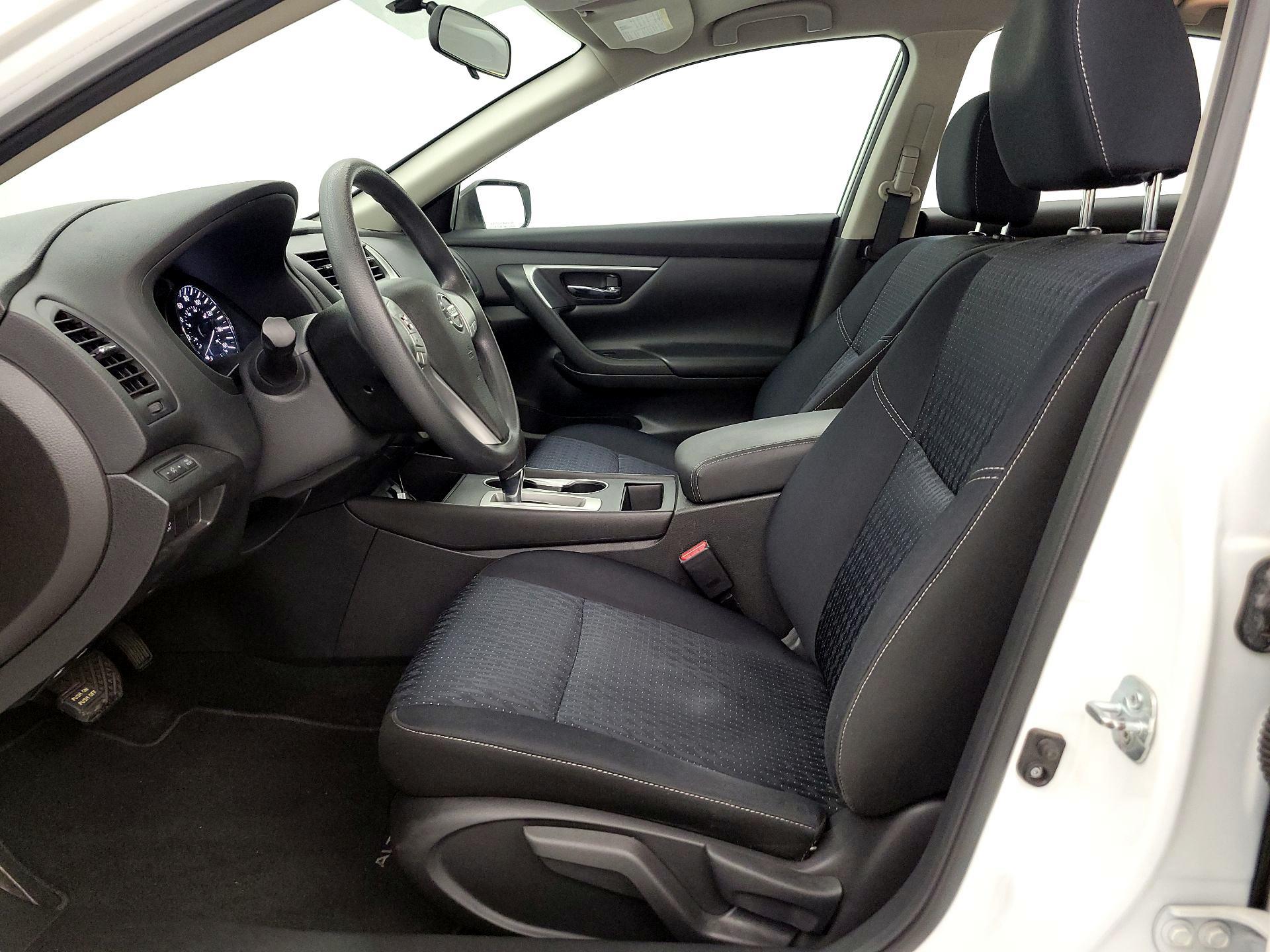 Thumbnail: 2016 Nissan Altima - 11