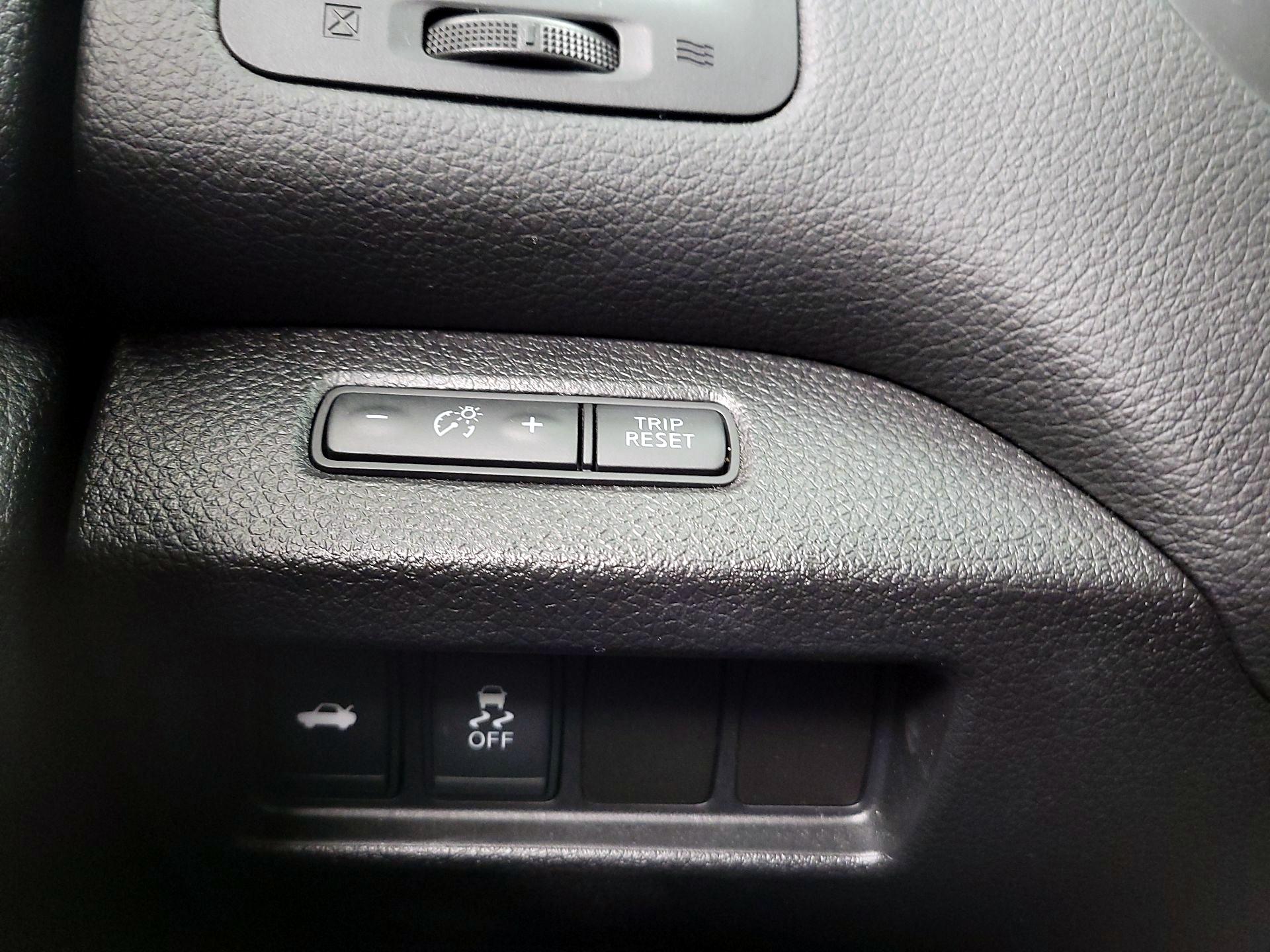 Thumbnail: 2016 Nissan Altima - 13