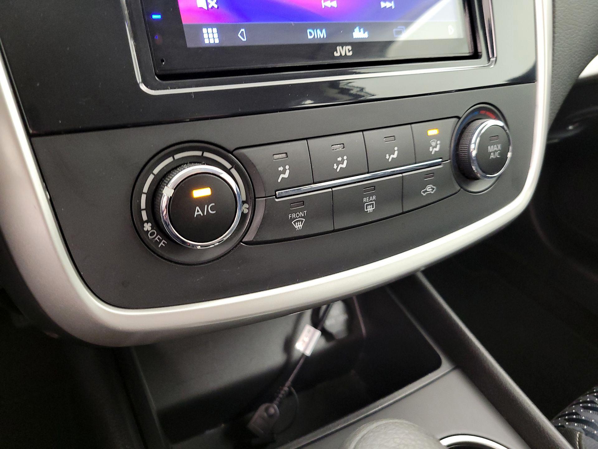 Thumbnail: 2016 Nissan Altima - 16