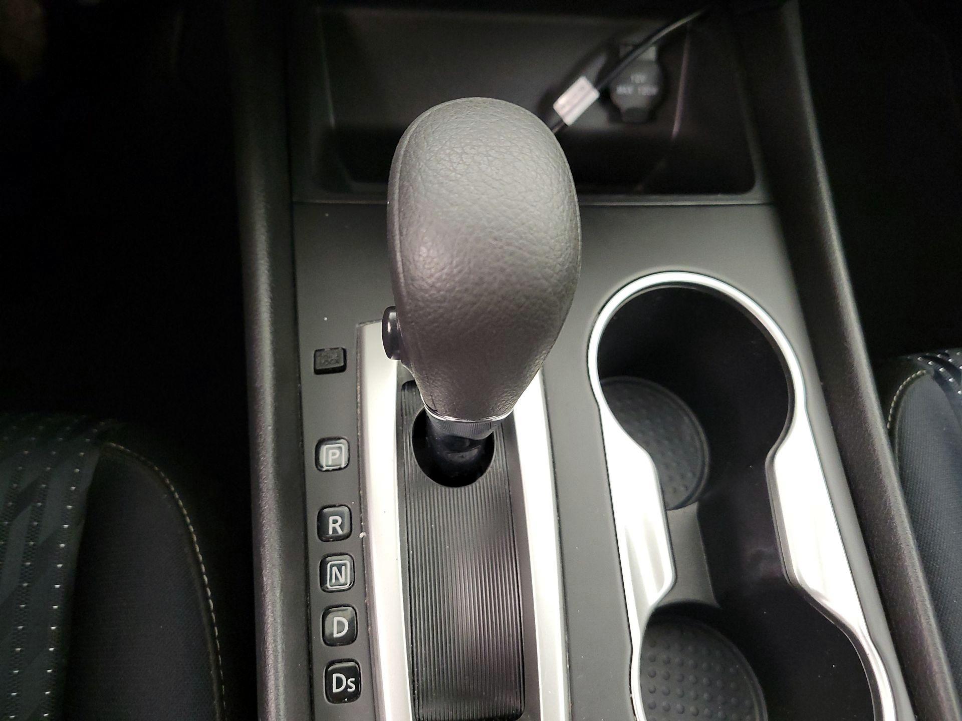 Thumbnail: 2016 Nissan Altima - 17