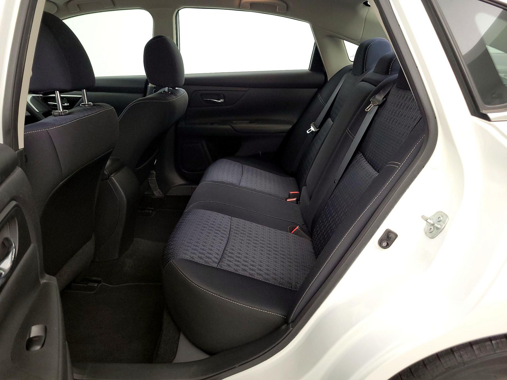 Thumbnail: 2016 Nissan Altima - 19