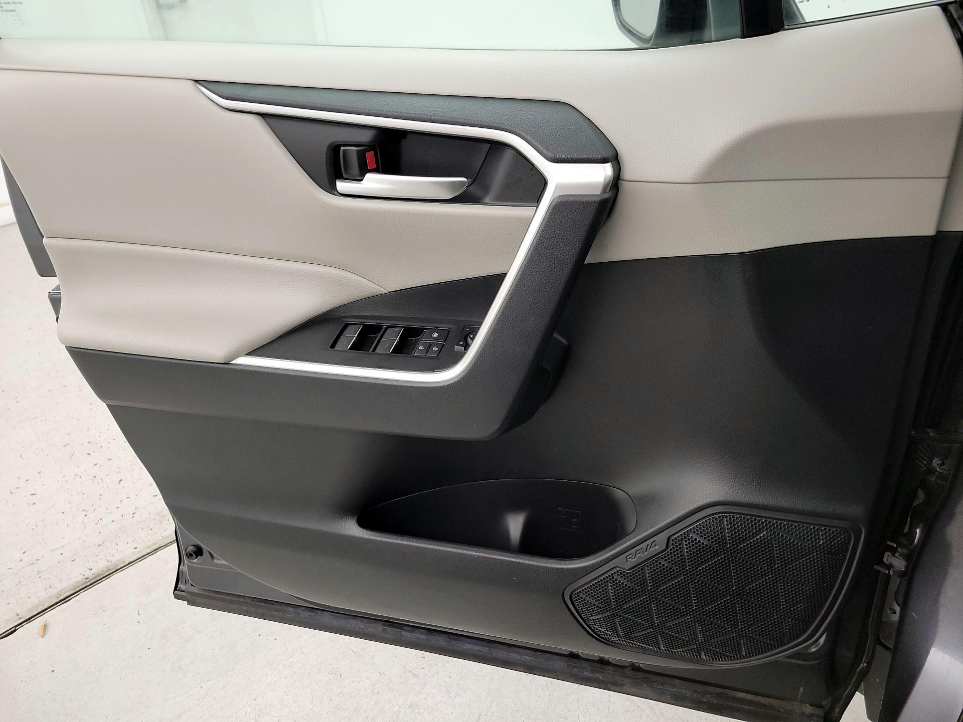 Thumbnail: 2023 Toyota RAV4 - 12