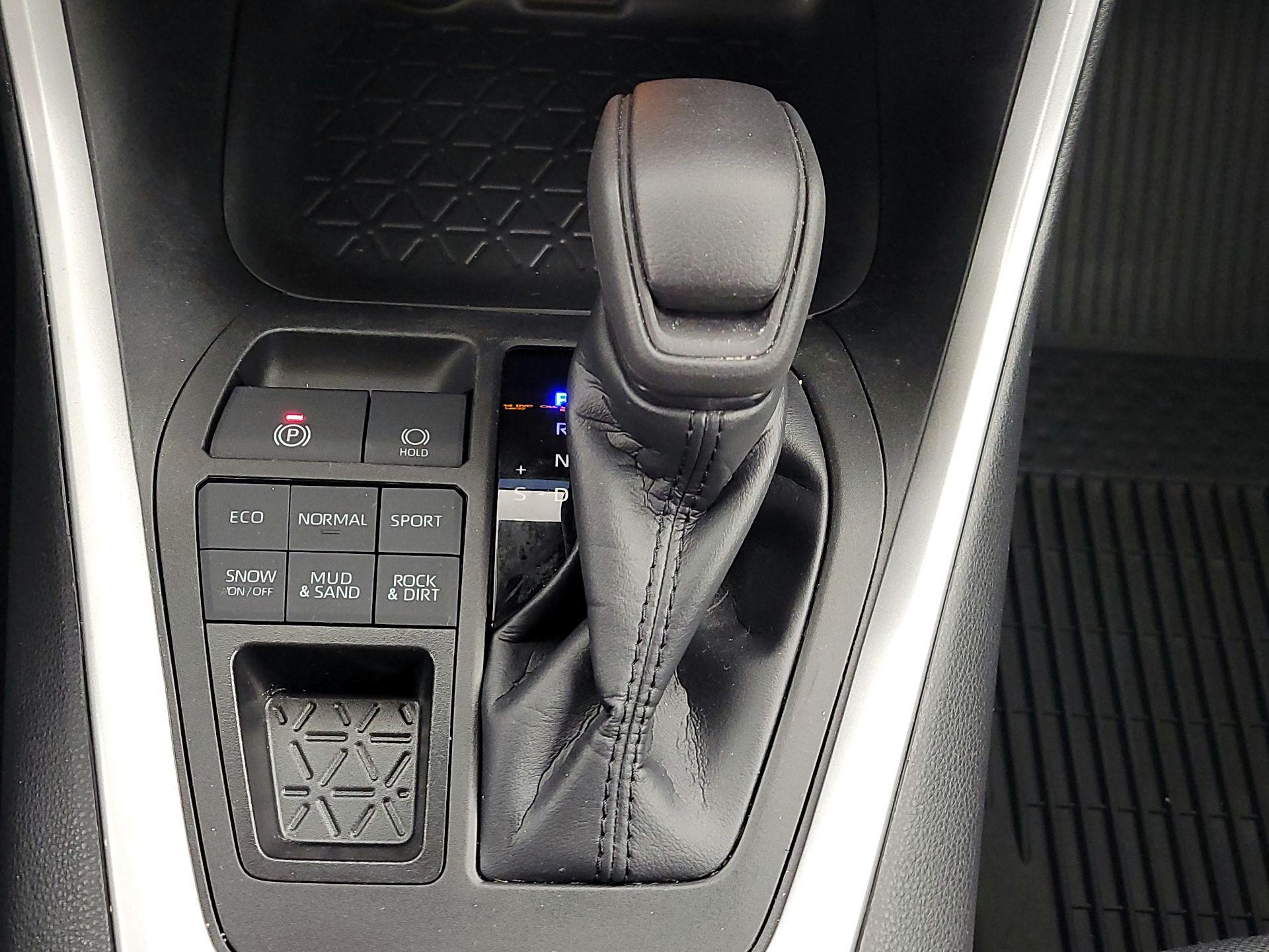 Thumbnail: 2023 Toyota RAV4 - 17