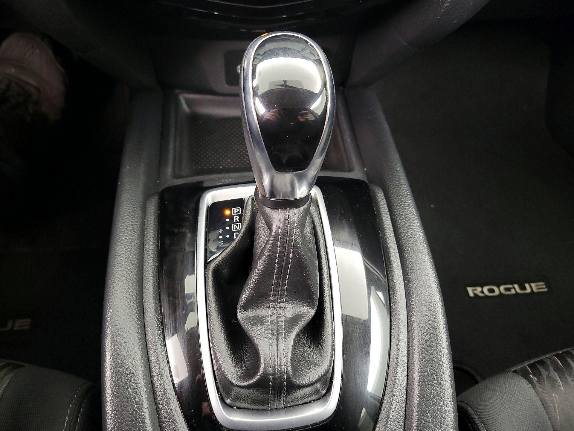 Thumbnail: 2018 Nissan Rogue - 18